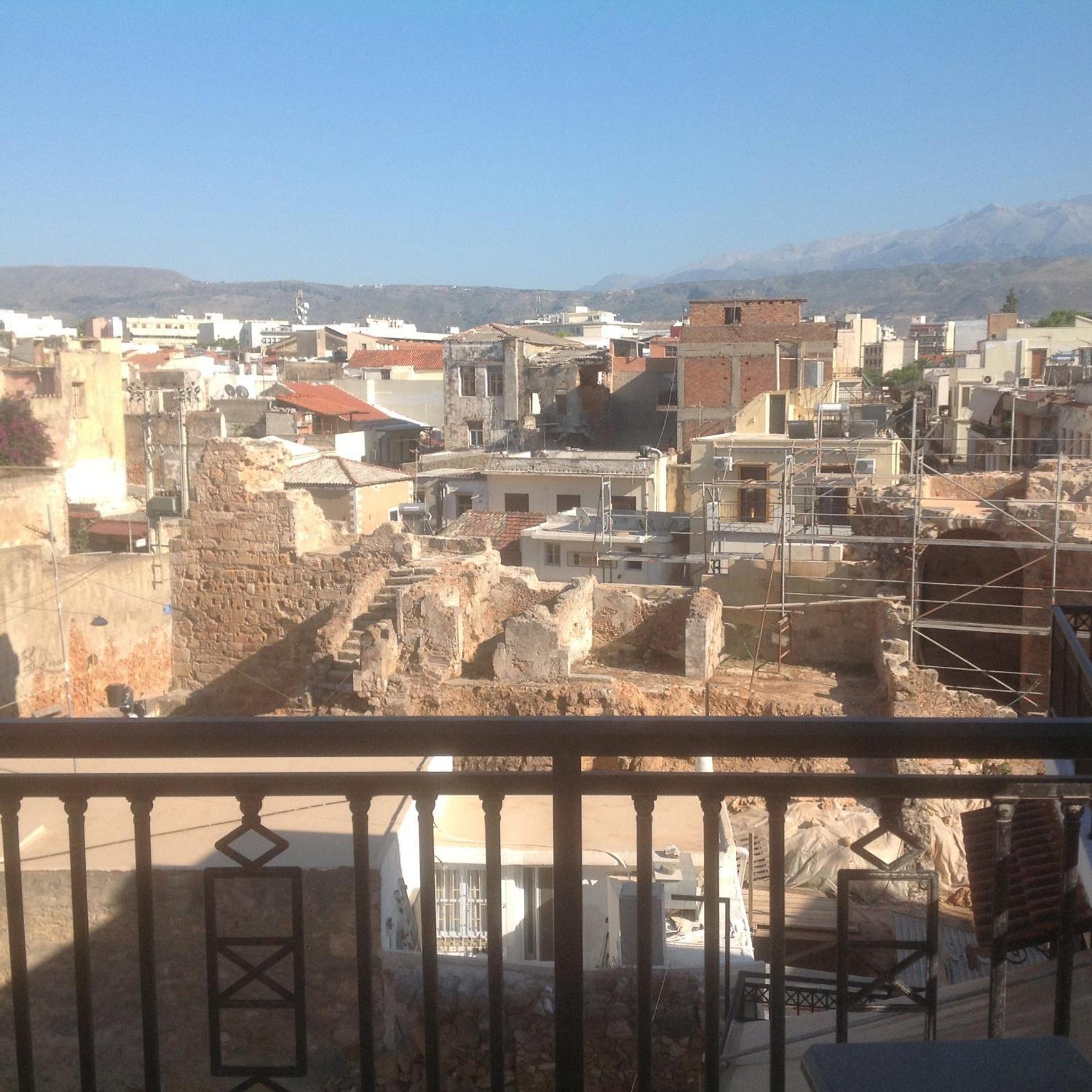 Double Room with Balcony - Photo 12