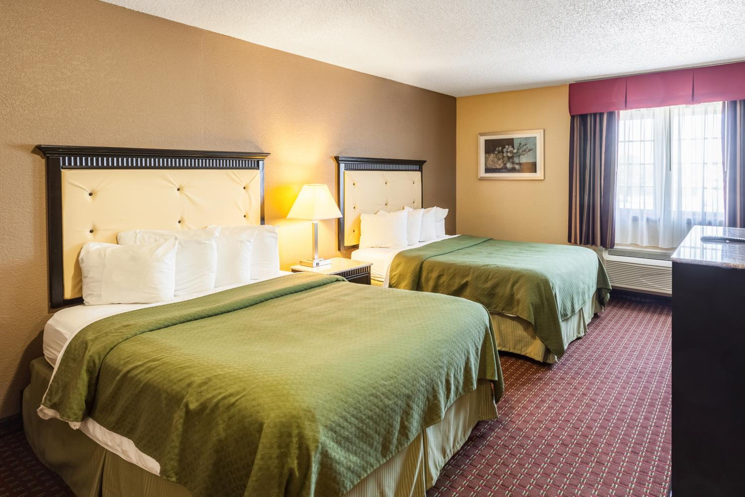 One Room Suite with Two Queen Beds and Sofa bed - Non Smoking - Photo 4