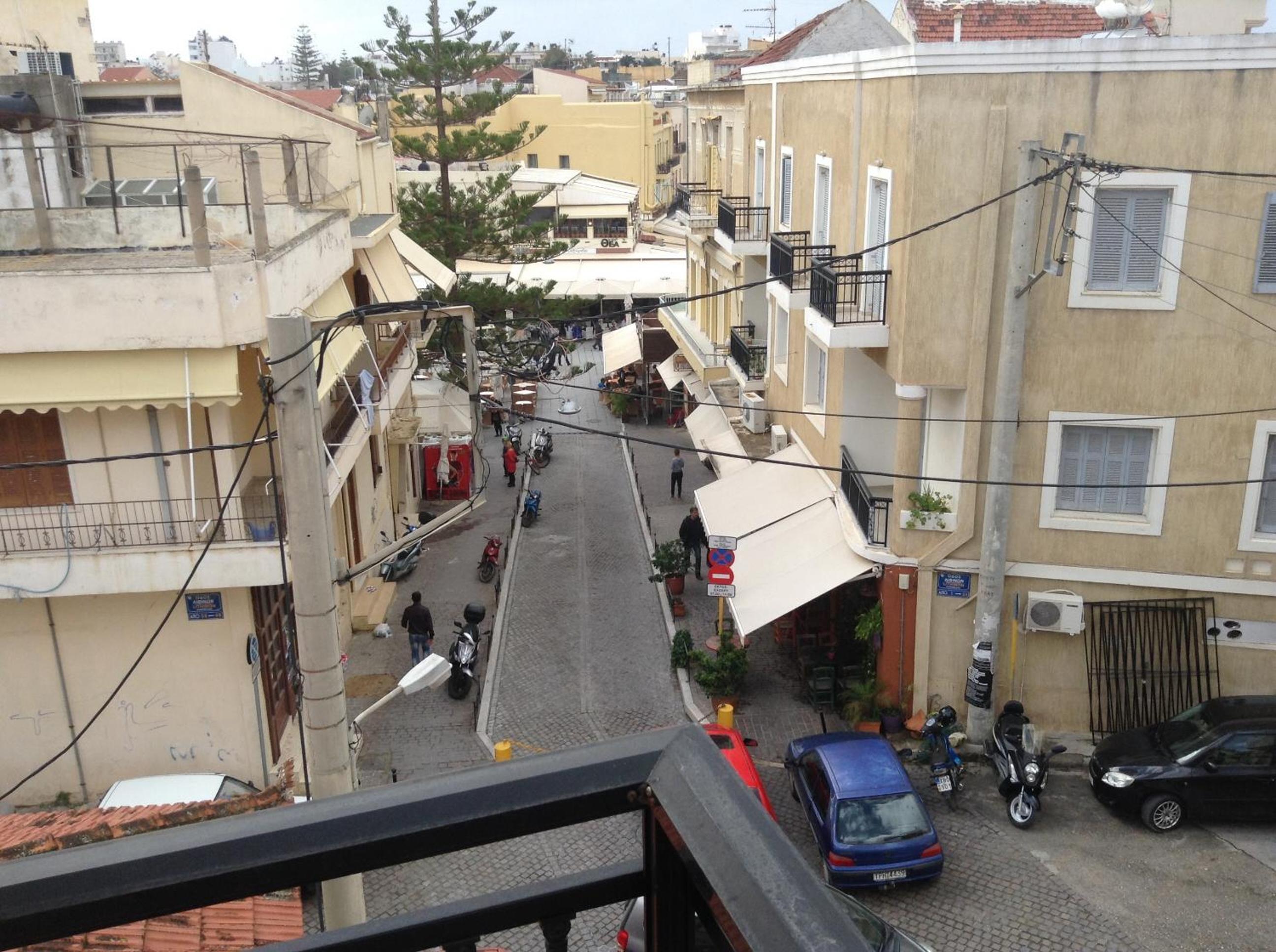 Double Room with Balcony - Photo 4