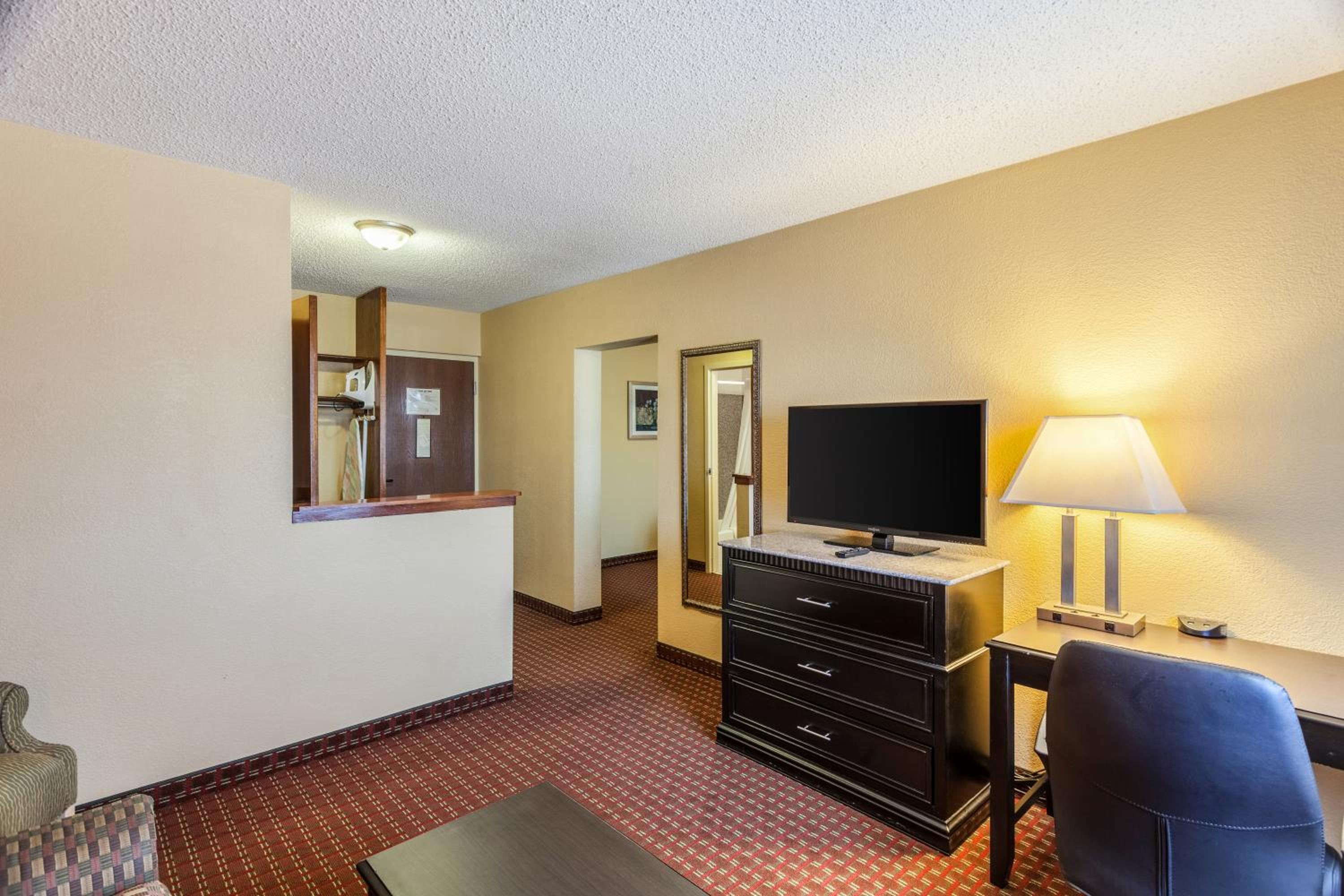 Quadruple Room - Non Smoking - Photo 2
