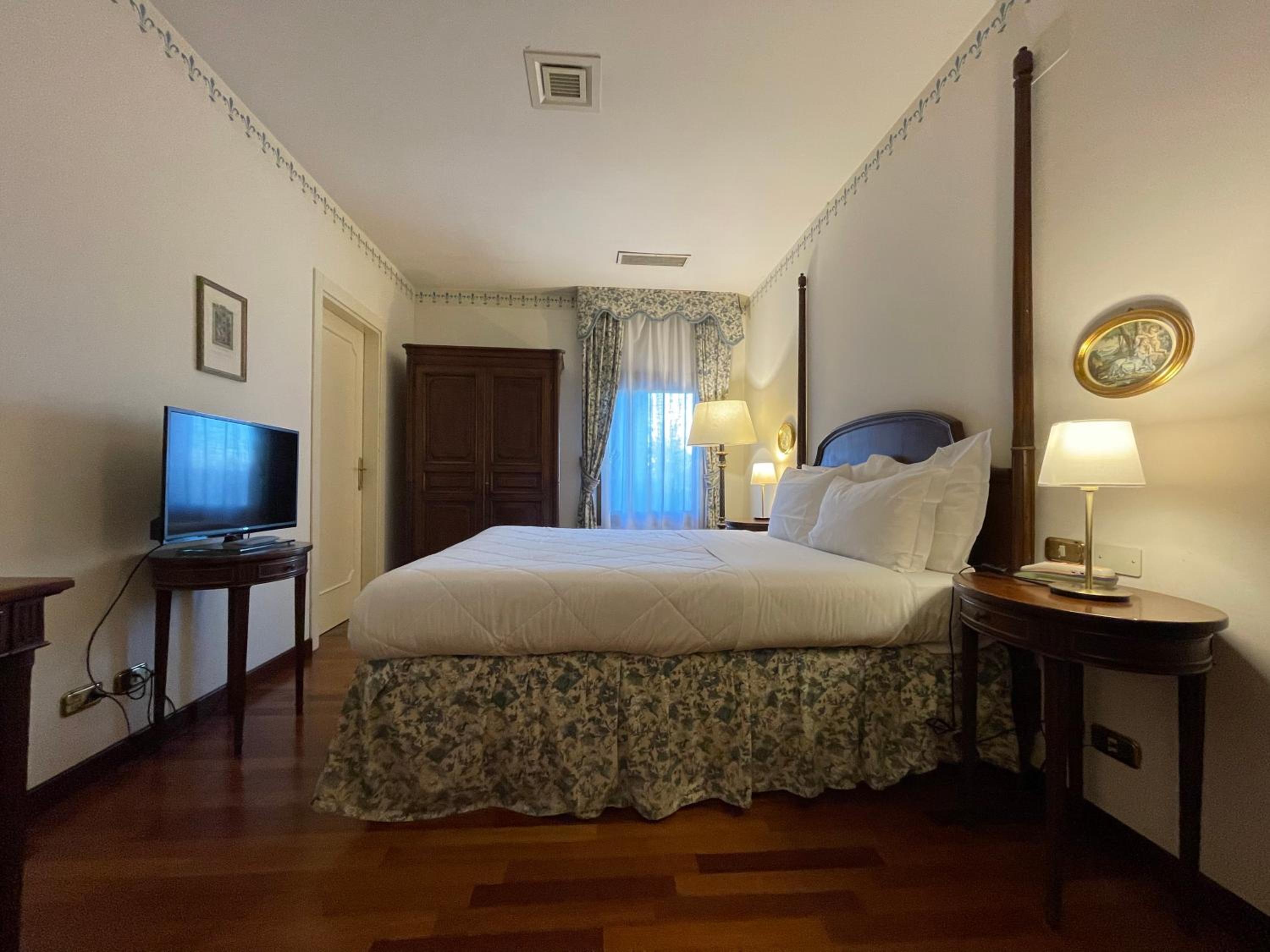 Basic Double Room photo 2