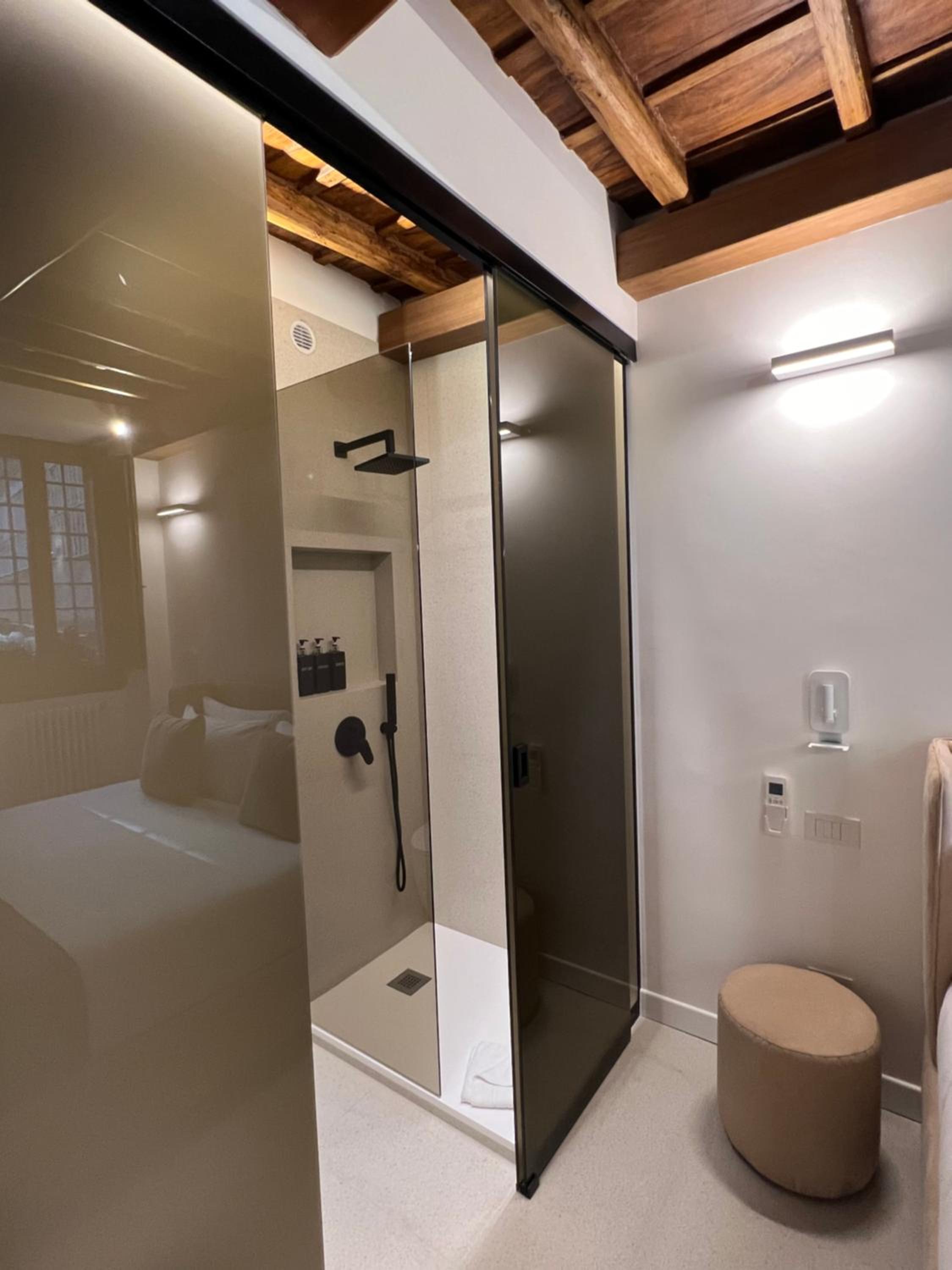 Deluxe Room (2 Adults + 1 Child) photo 2