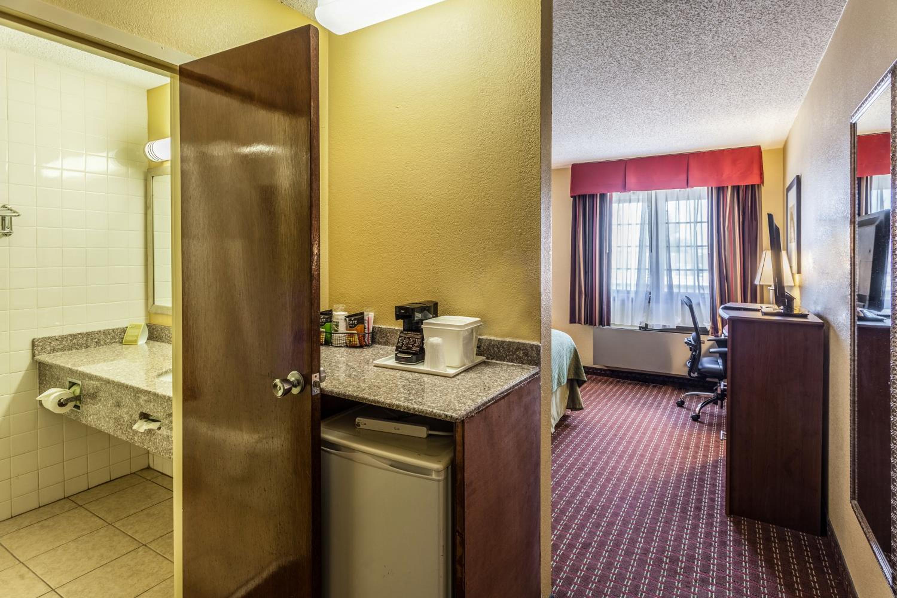 One Room Suite with Sofa bed - Non Smoking - Photo 4
