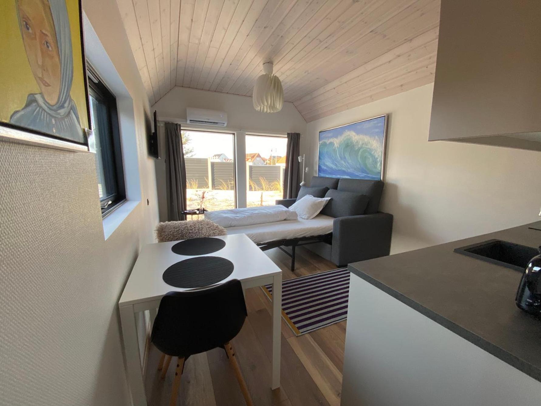 One-Bedroom House photo 1