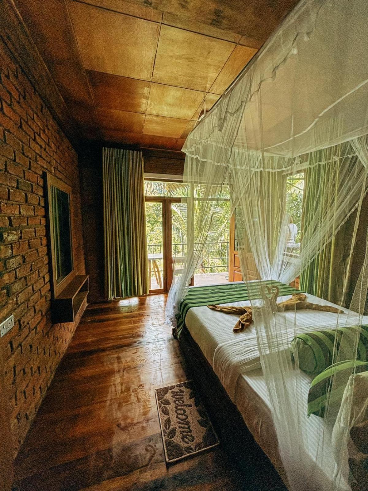 Deluxe Double Room with Balcony photo 1