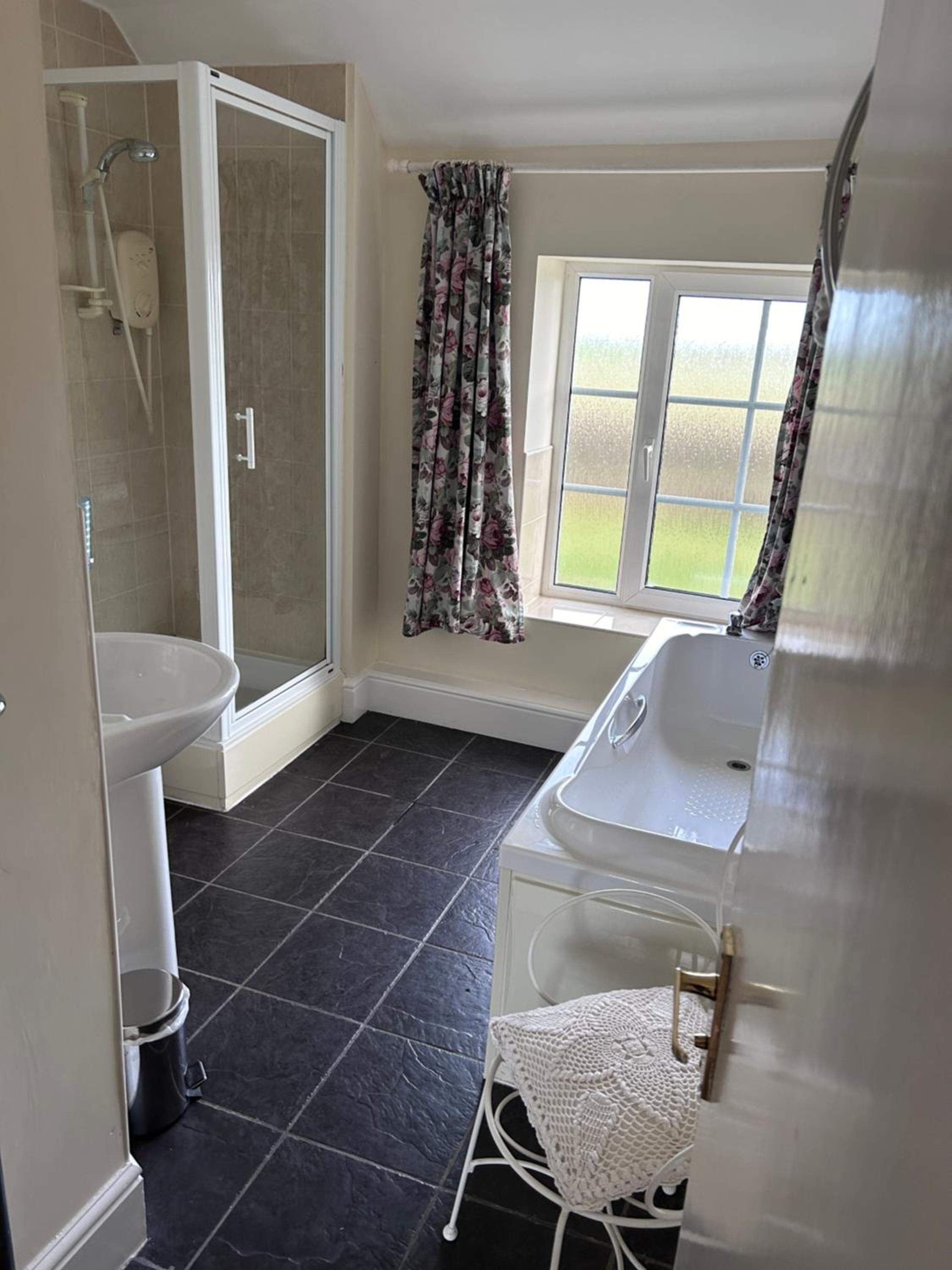 Double Room with Shared Bathroom photo 2
