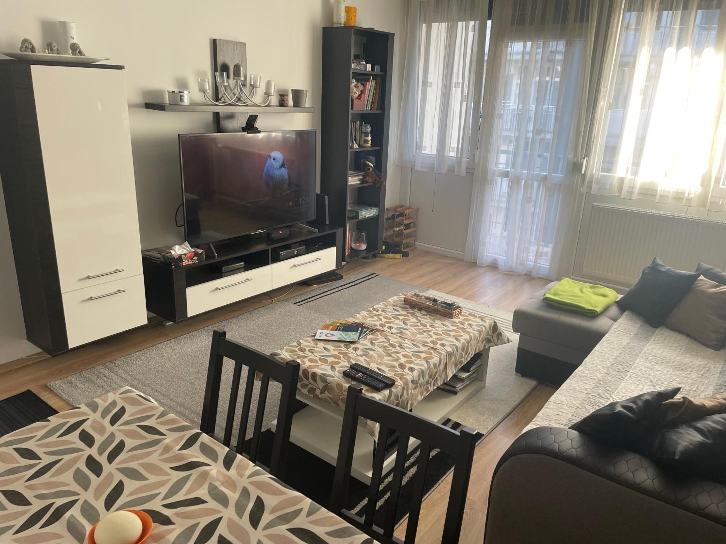 One-Bedroom Apartment photo 1