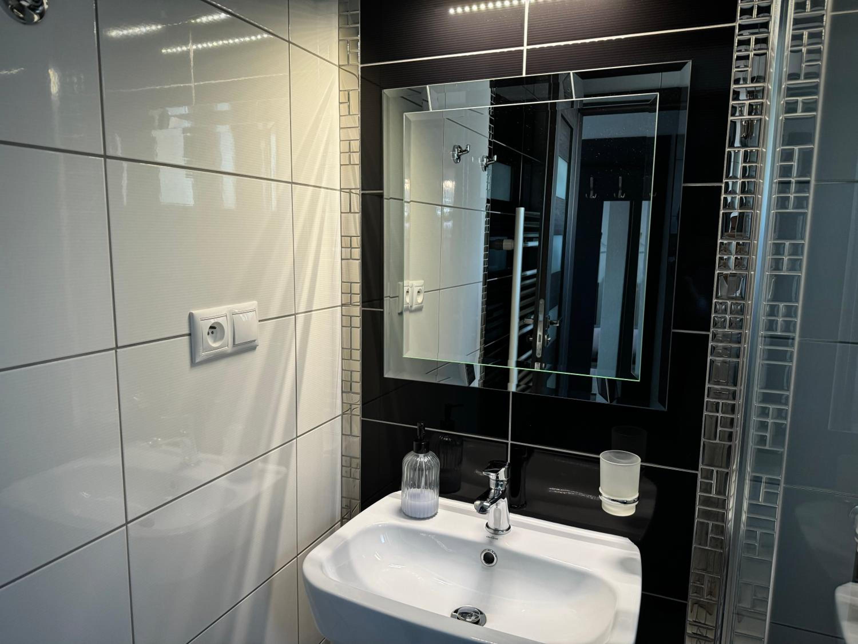Superior Double or Twin Room - Photo 7