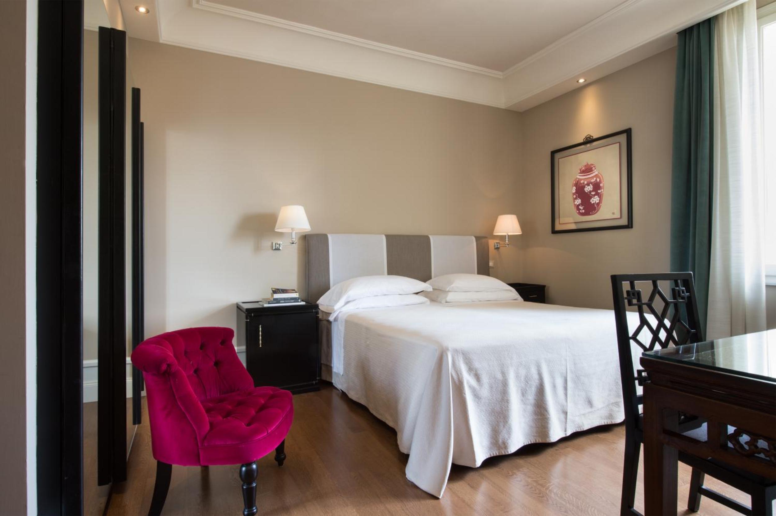 Premium Deluxe Double or Twin Room - Photo 5