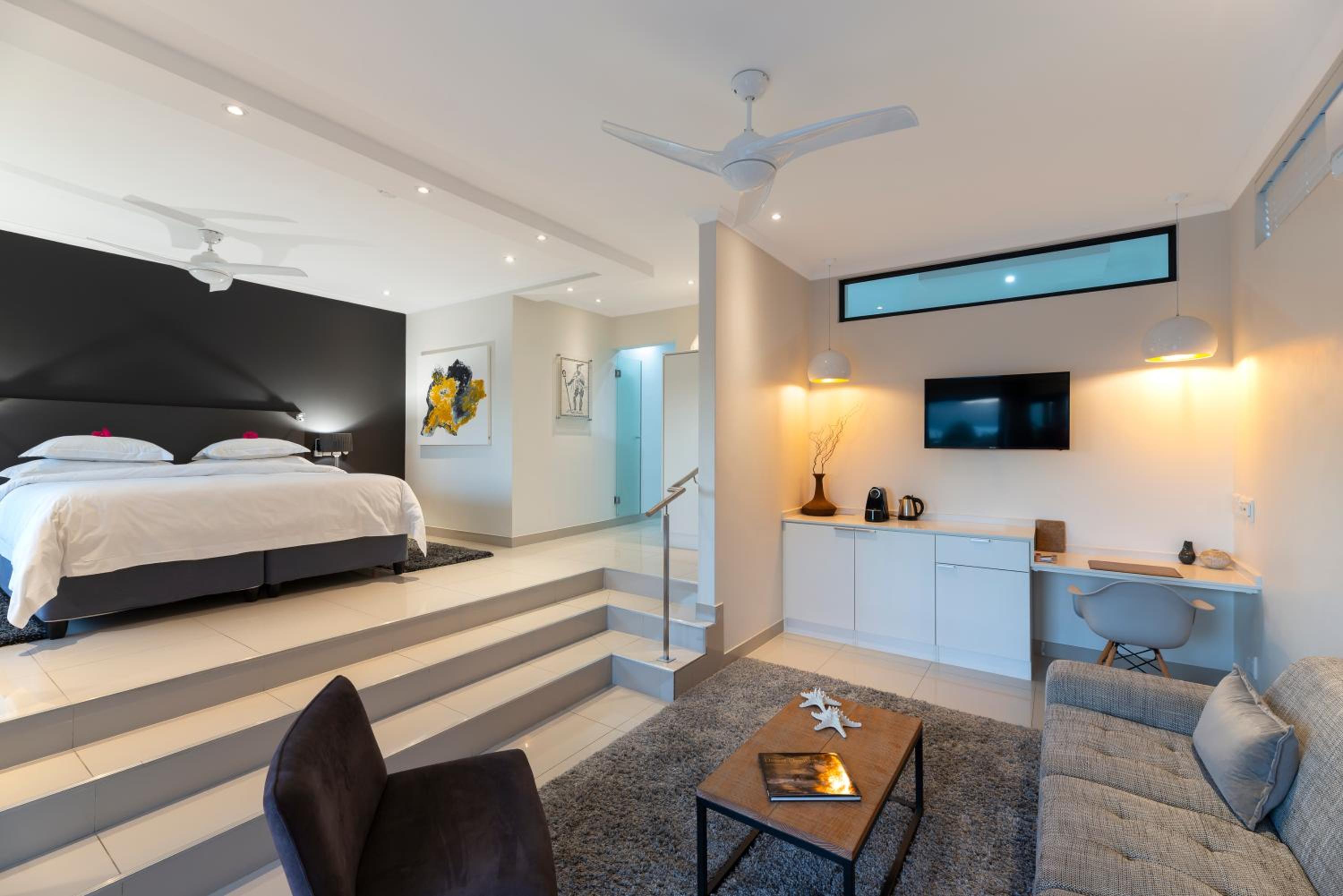 Deluxe Double or Twin Room with Lake View photo 2