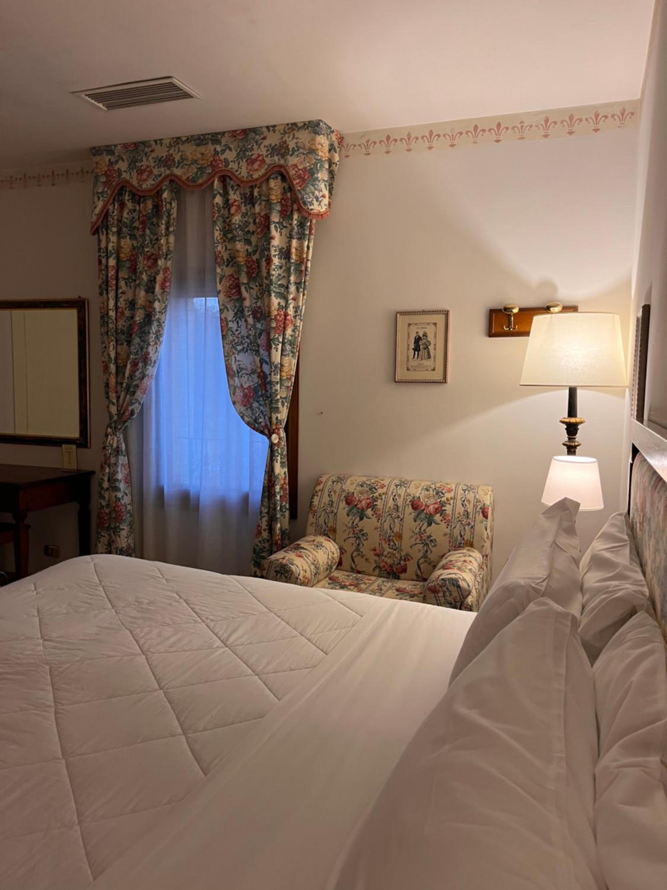 Classic Double Room - Photo 16
