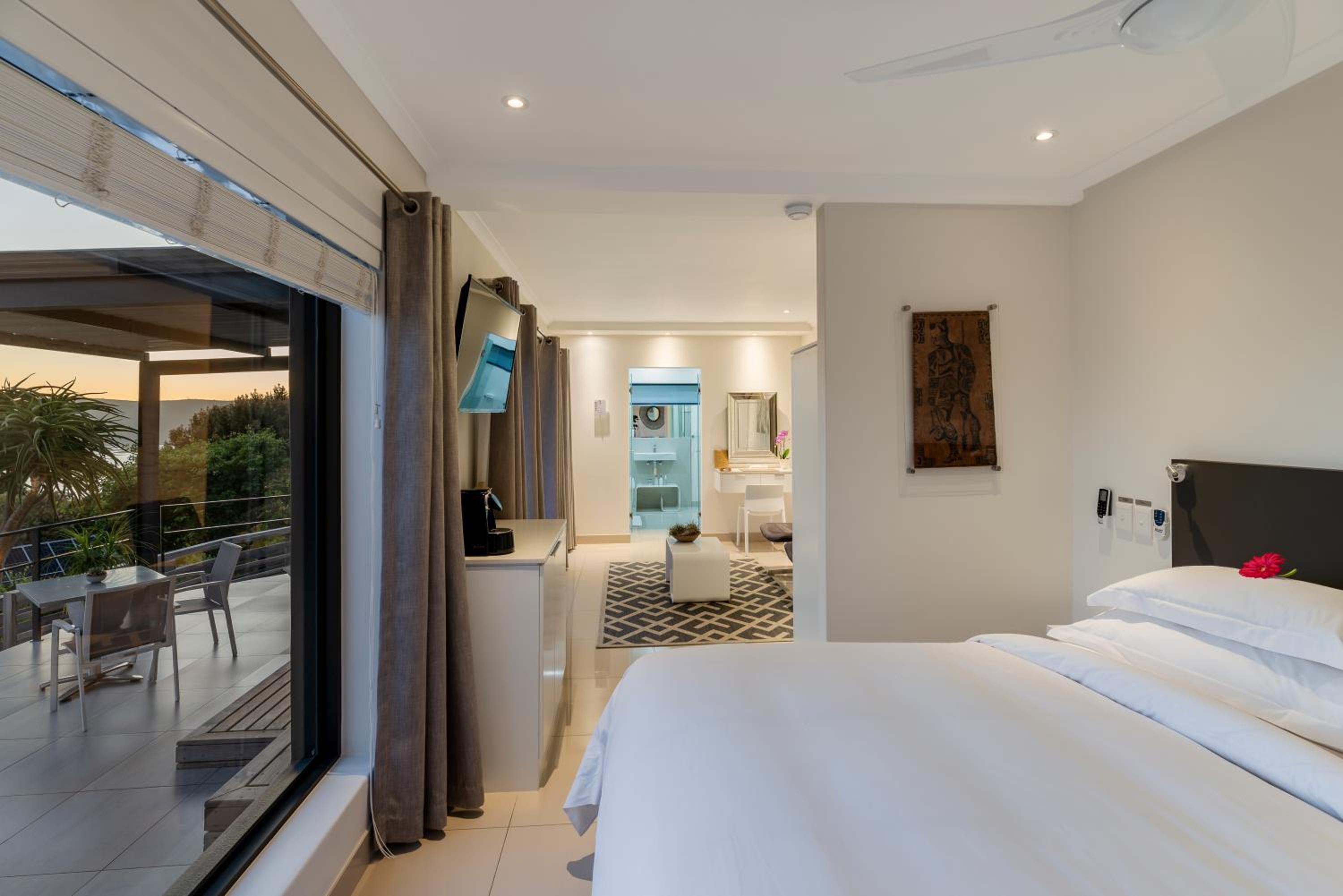 King Room with Balcony photo 3