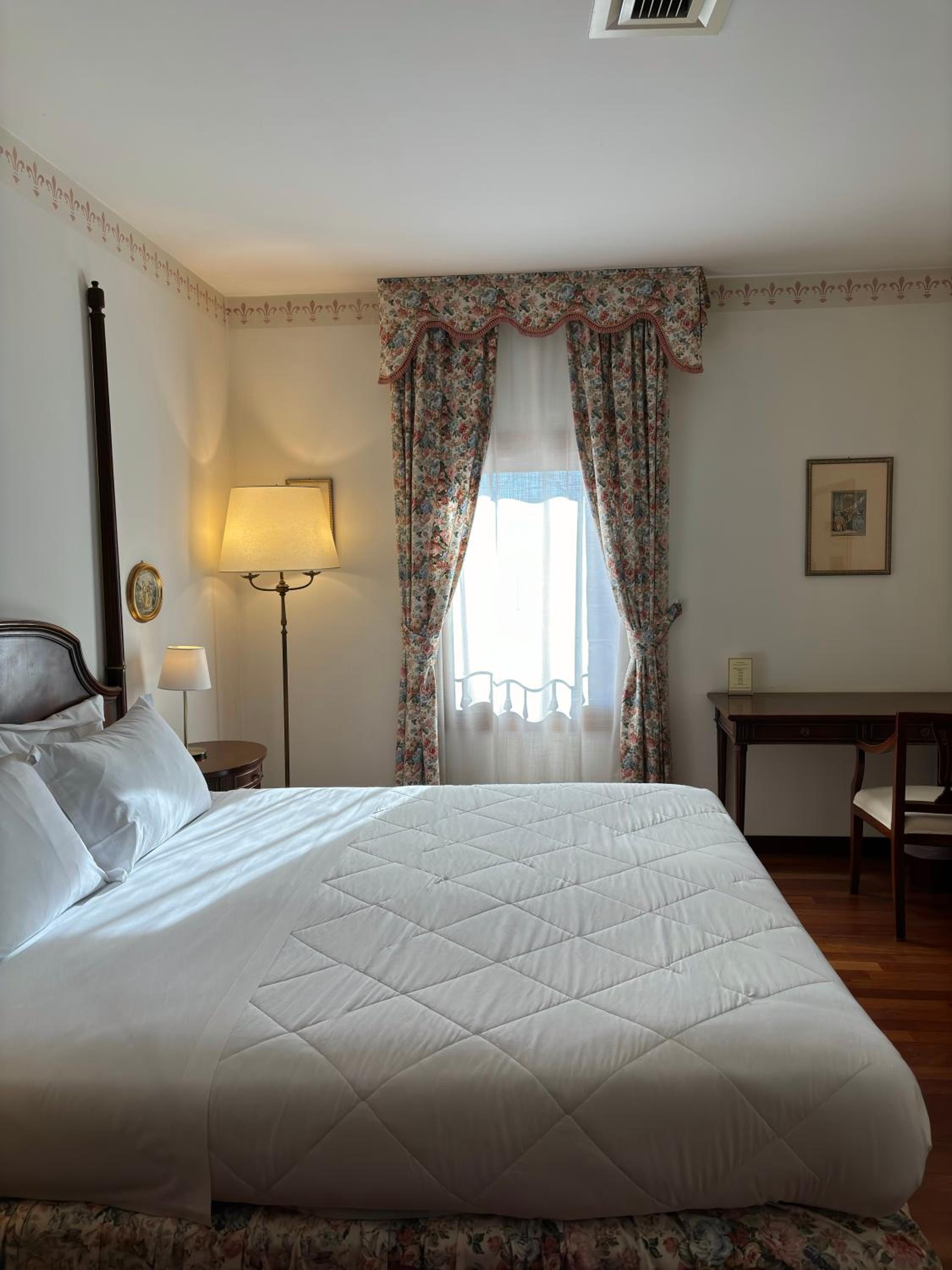 Classic Double Room - Photo 13