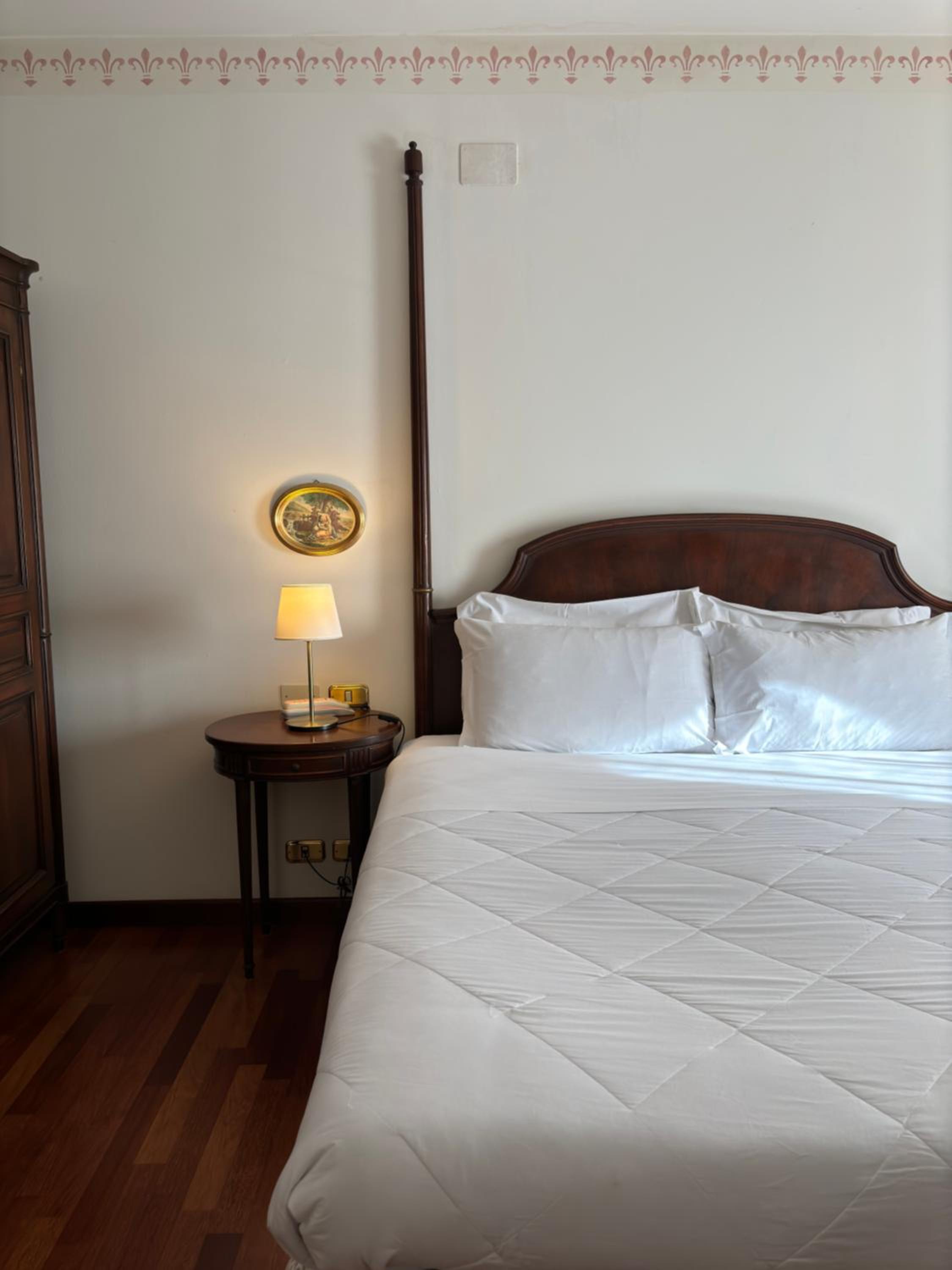 Classic Double Room - Photo 12