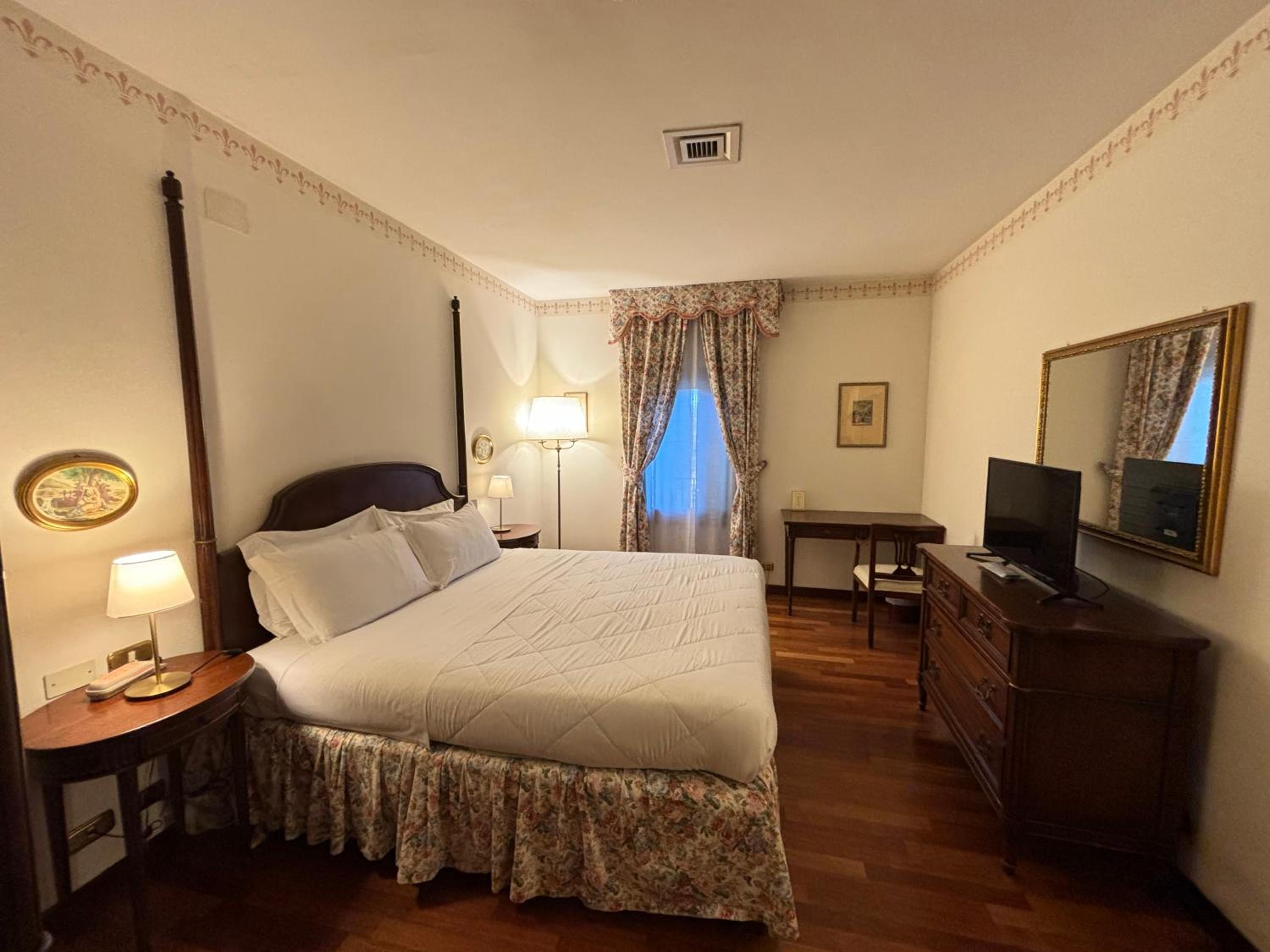 Classic Double Room - Photo 15