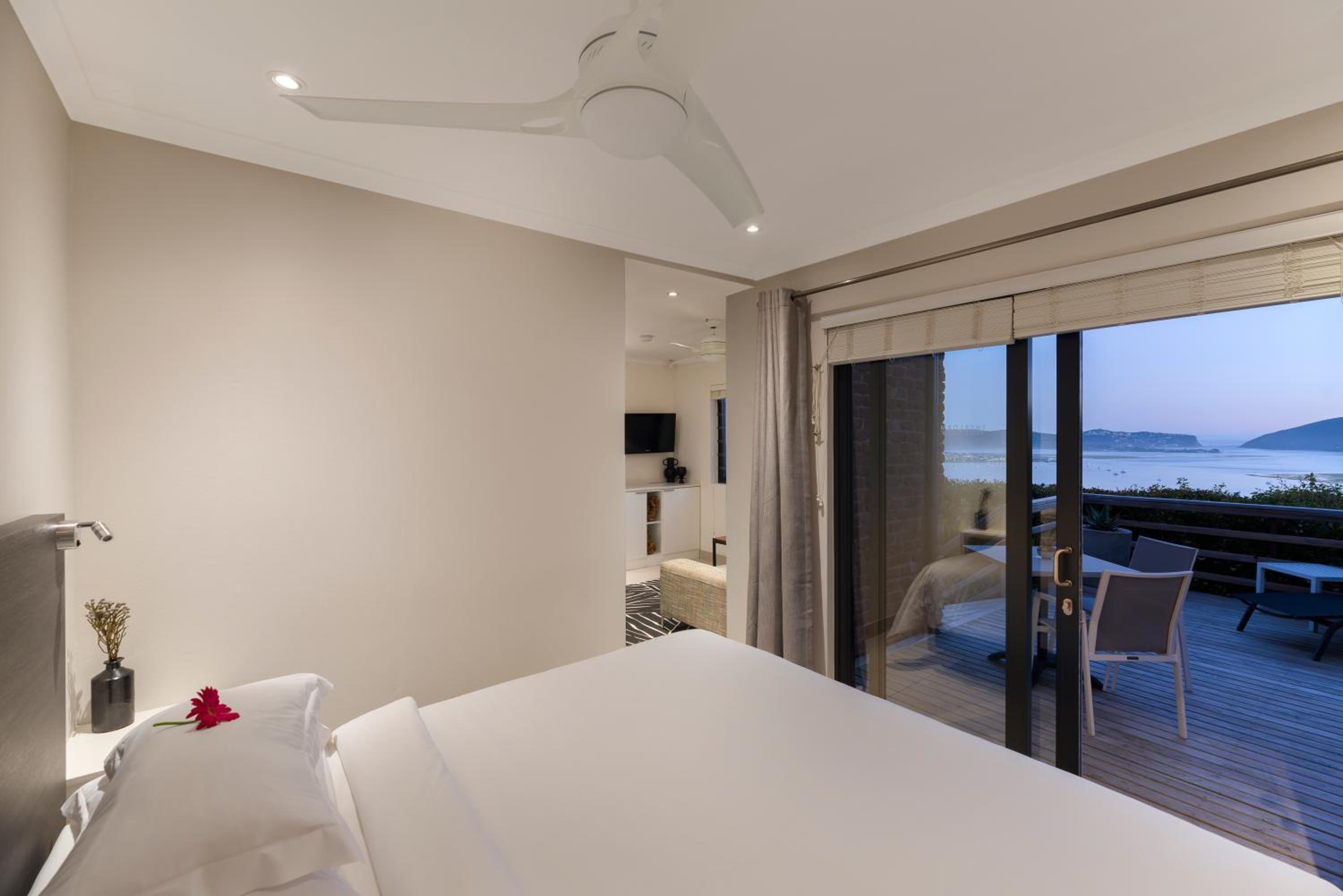 King Room with Balcony photo 3