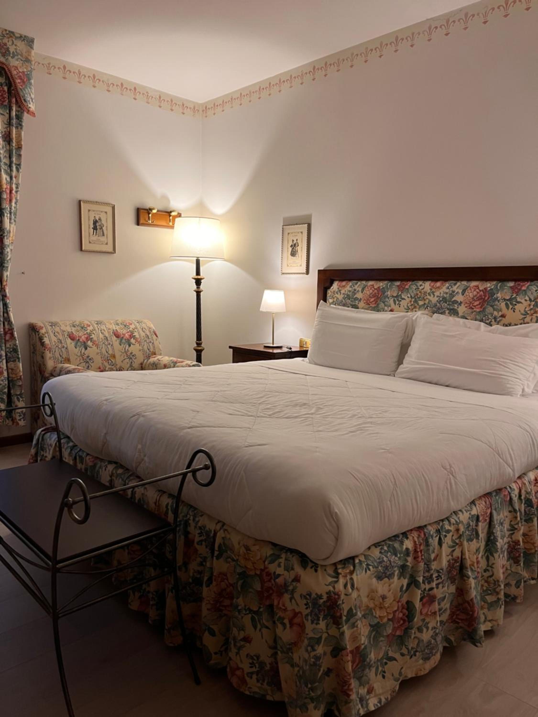 Classic Double Room - Photo 17