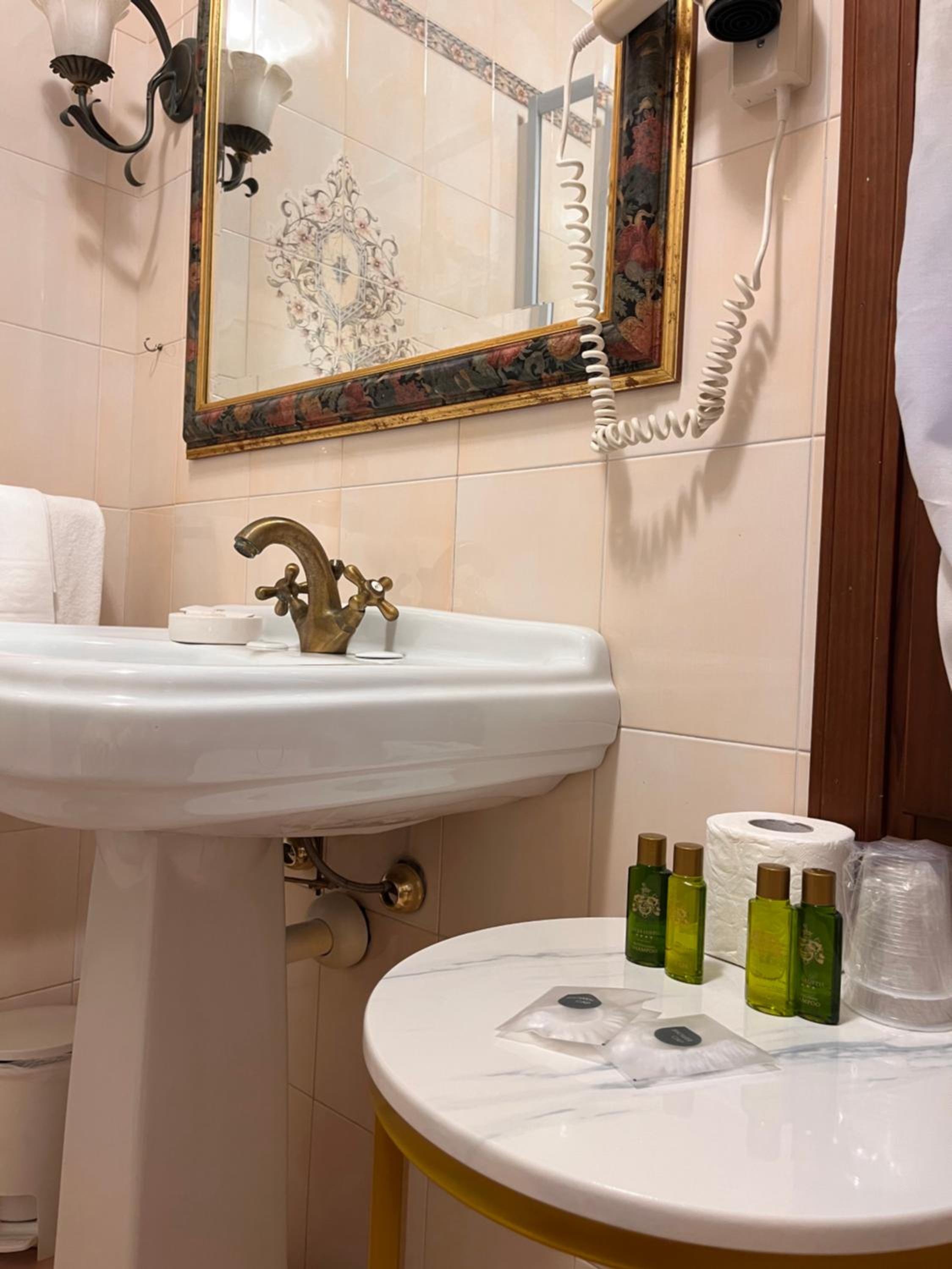 Classic Double Room - Photo 6