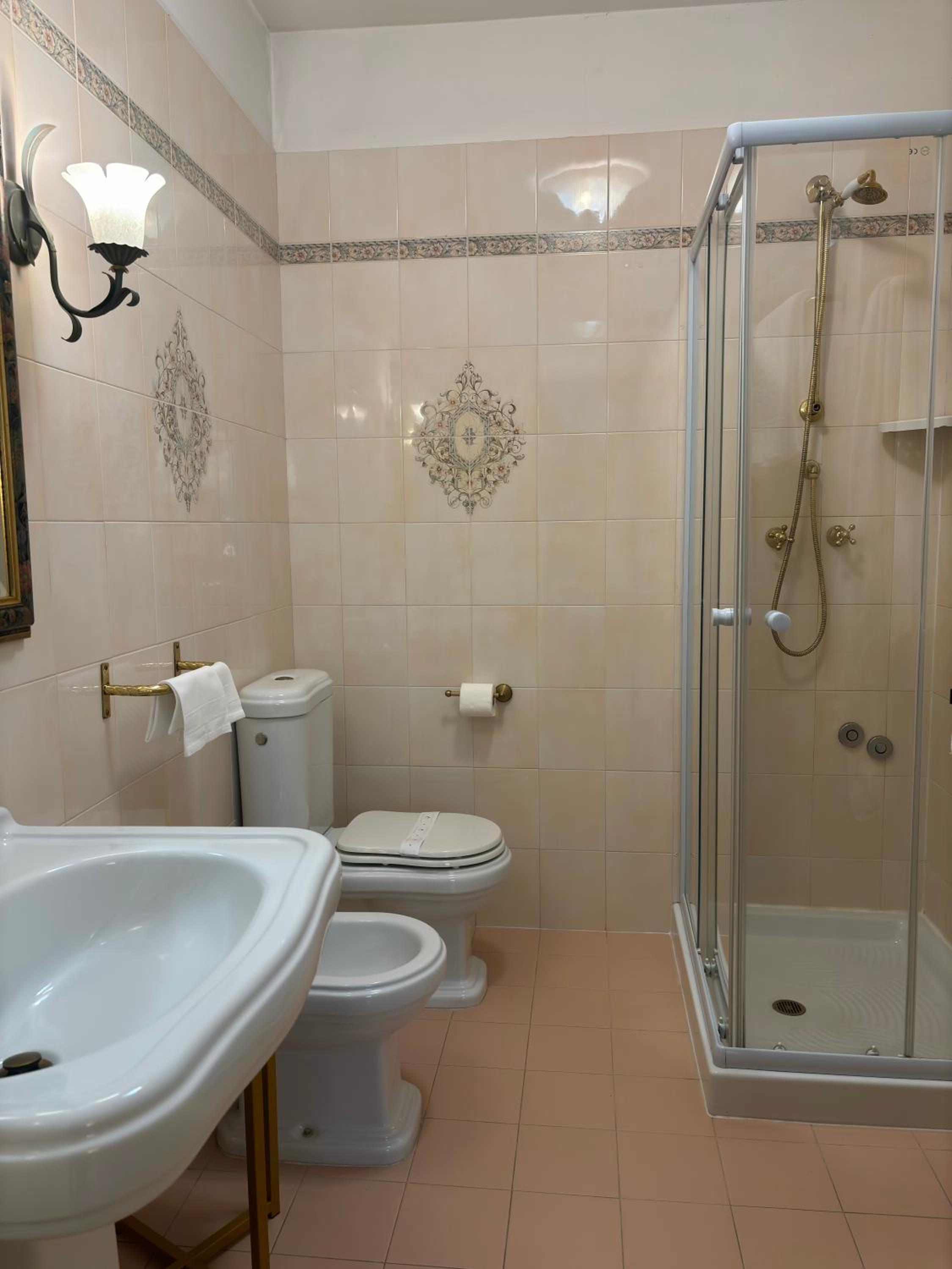 Classic Double Room - Photo 5