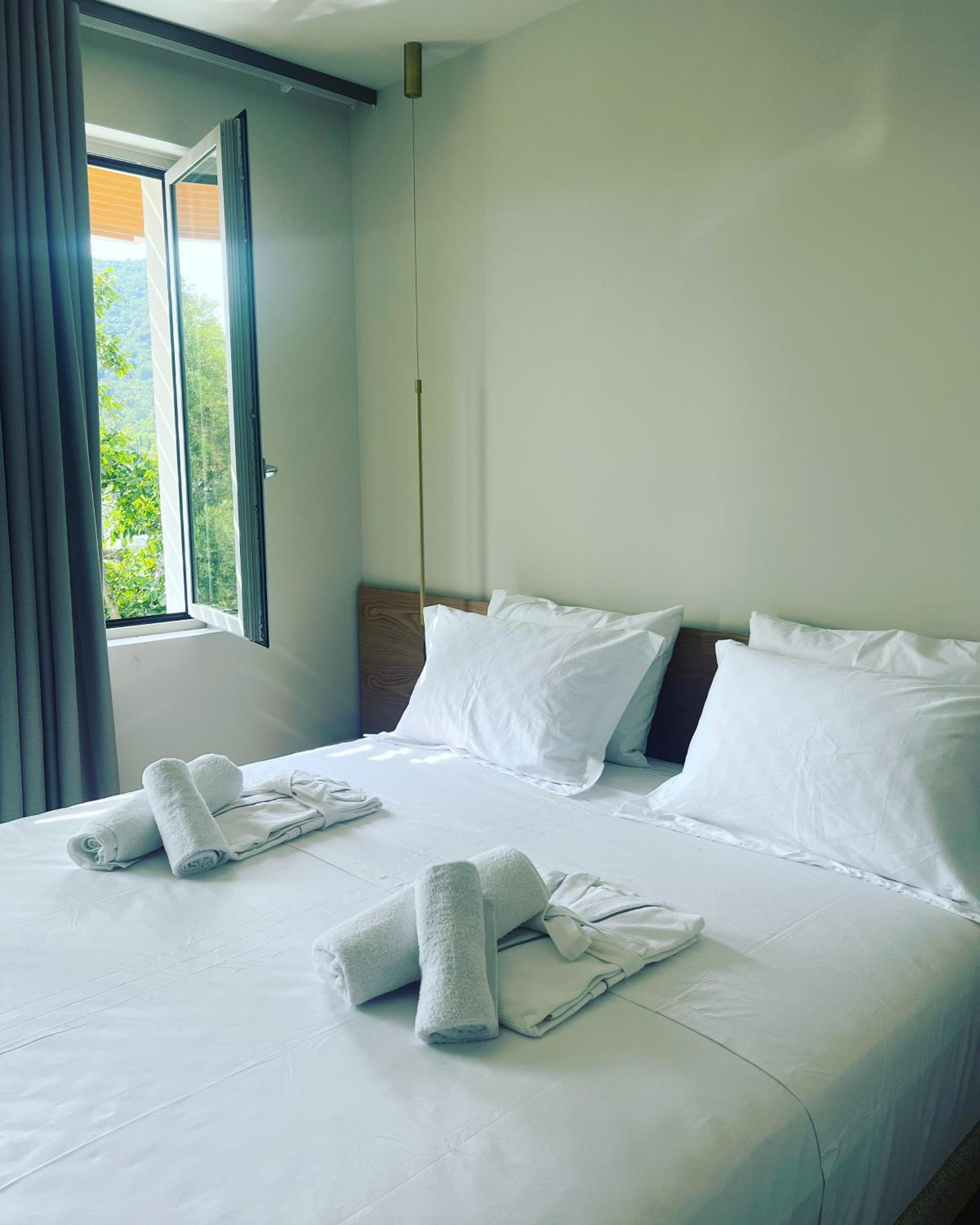 Queen Room with Spa Bath