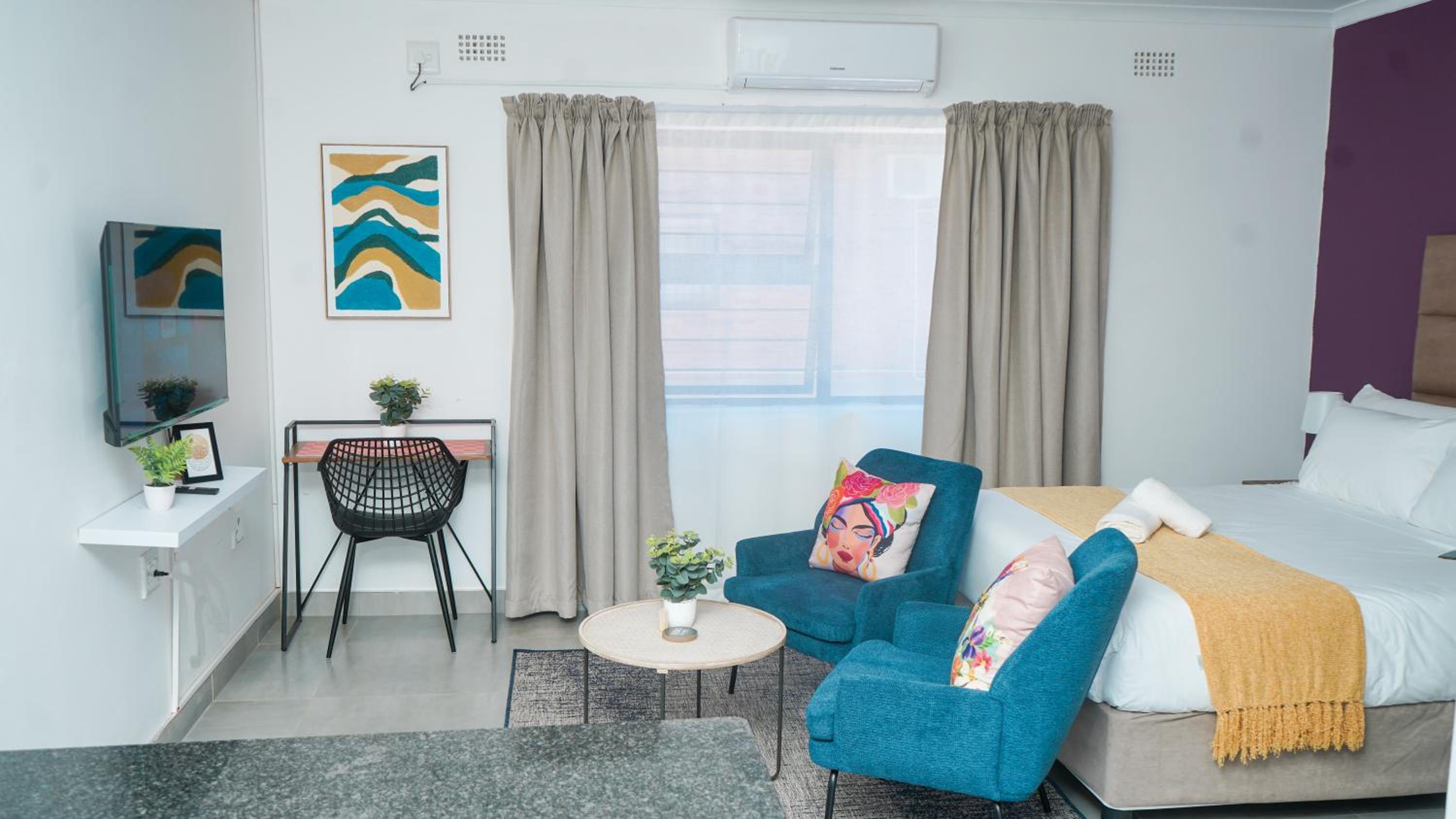 One-Bedroom Apartment photo 2