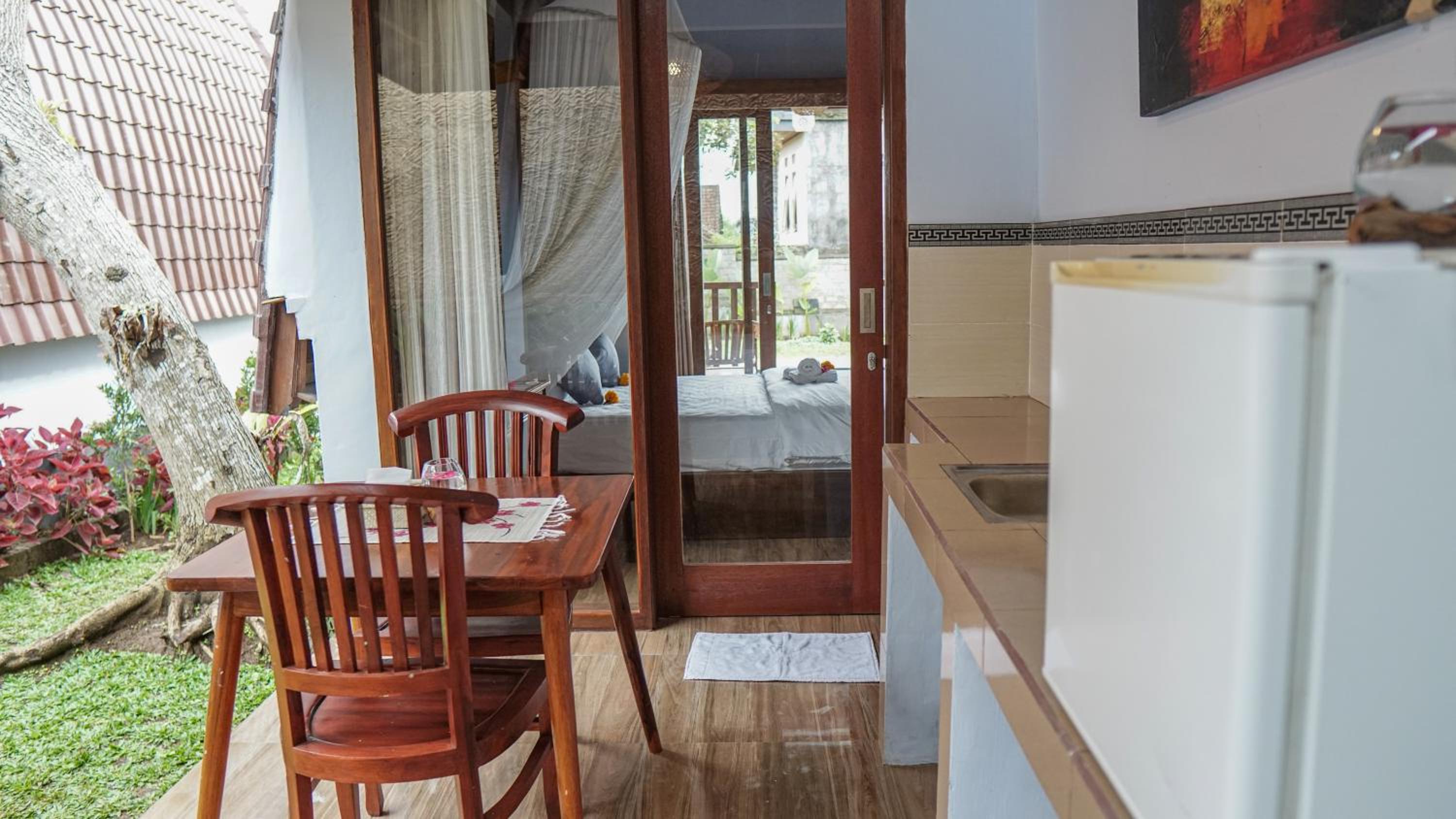 Double Room with Pool View - Photo 10