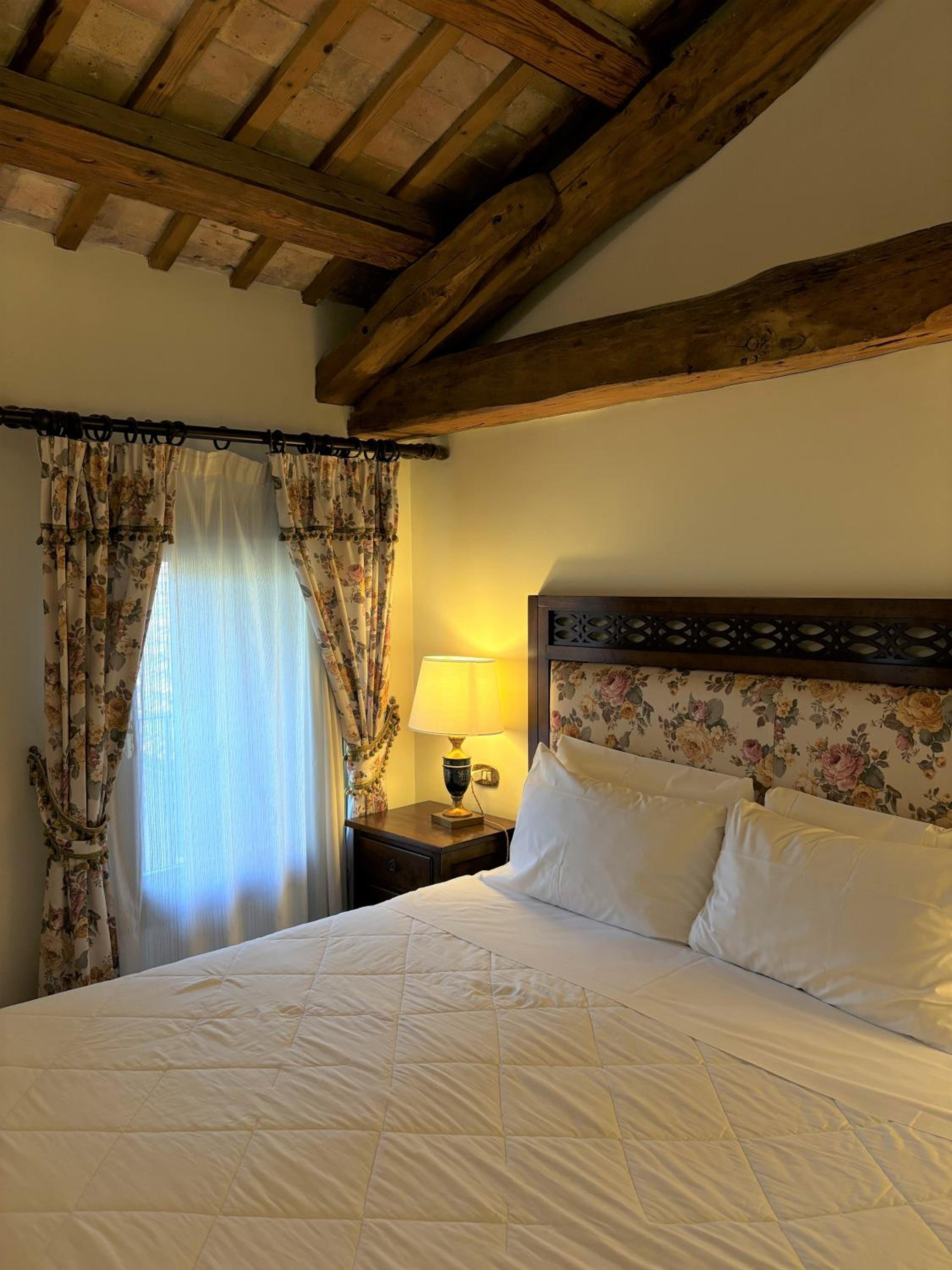 Executive Room - Photo 16