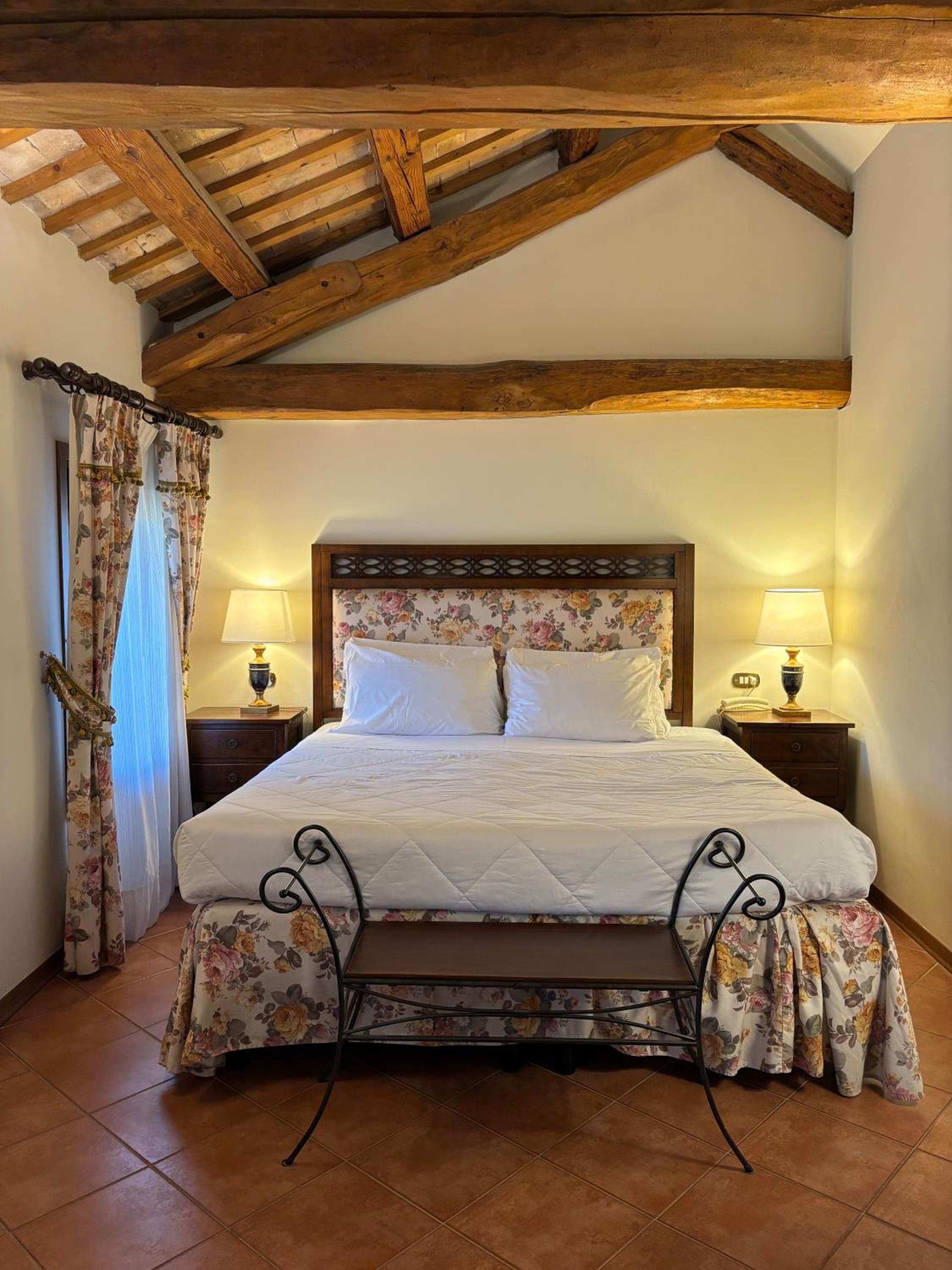 Executive Room - Photo 15