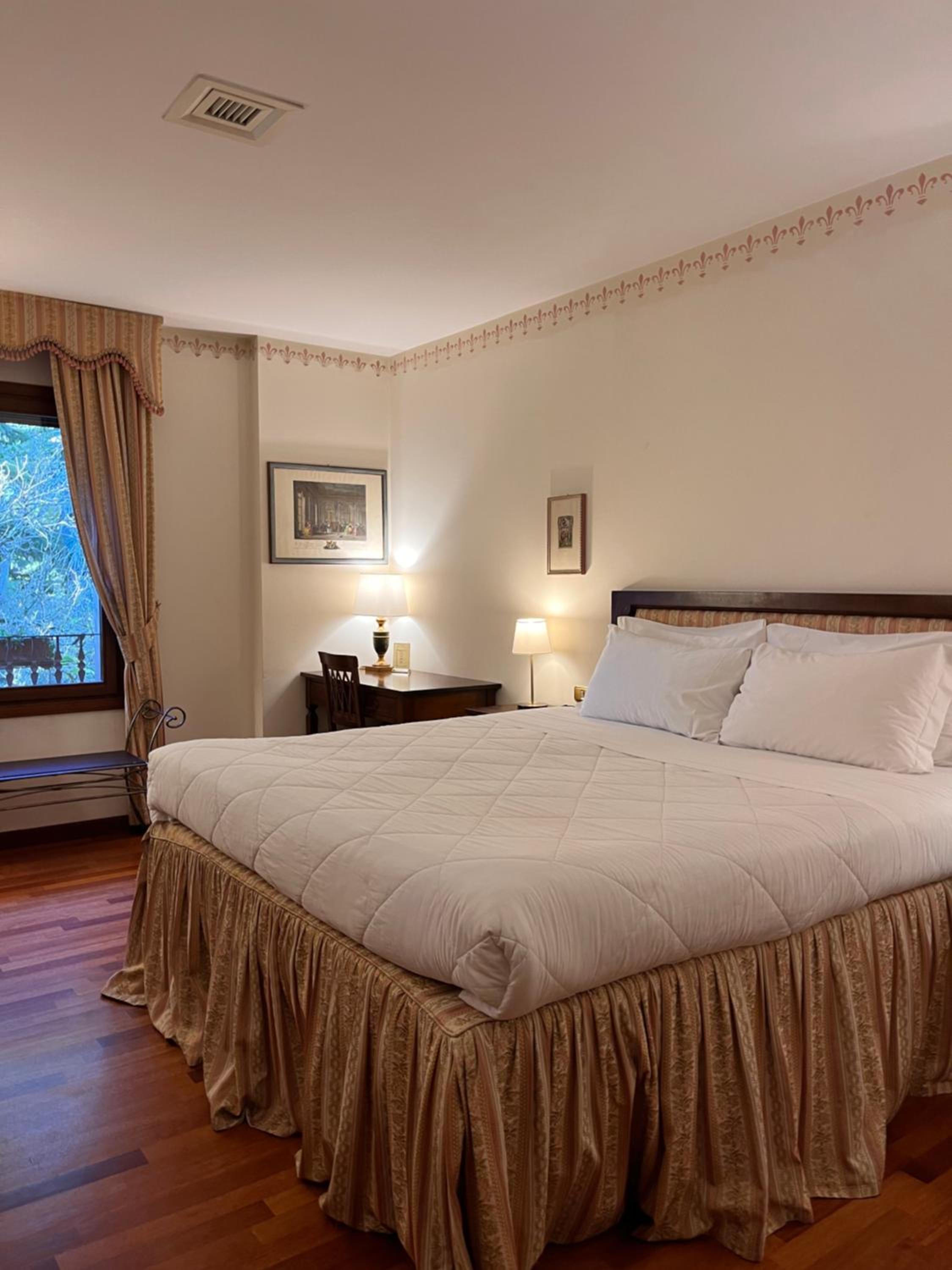 Executive Room - Photo 8