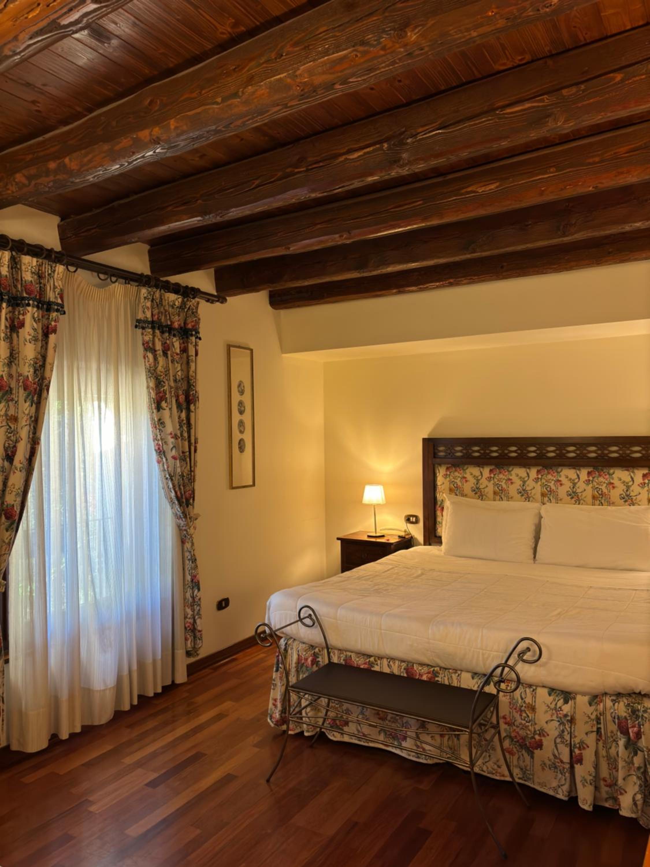 Executive Room - Photo 10