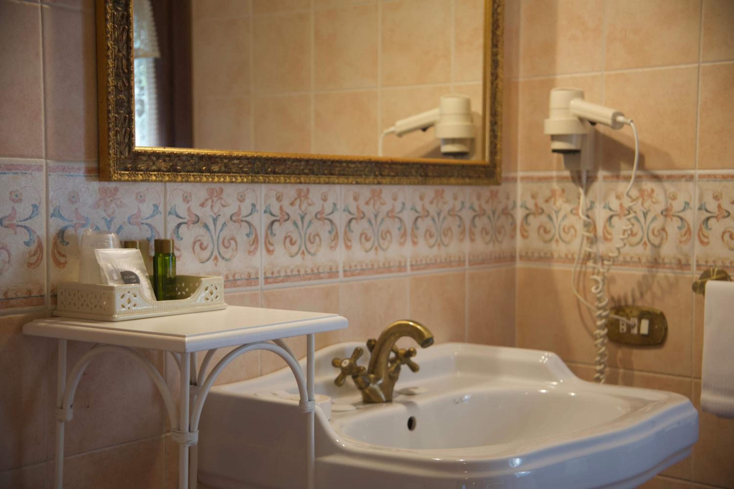Executive Room - Photo 24