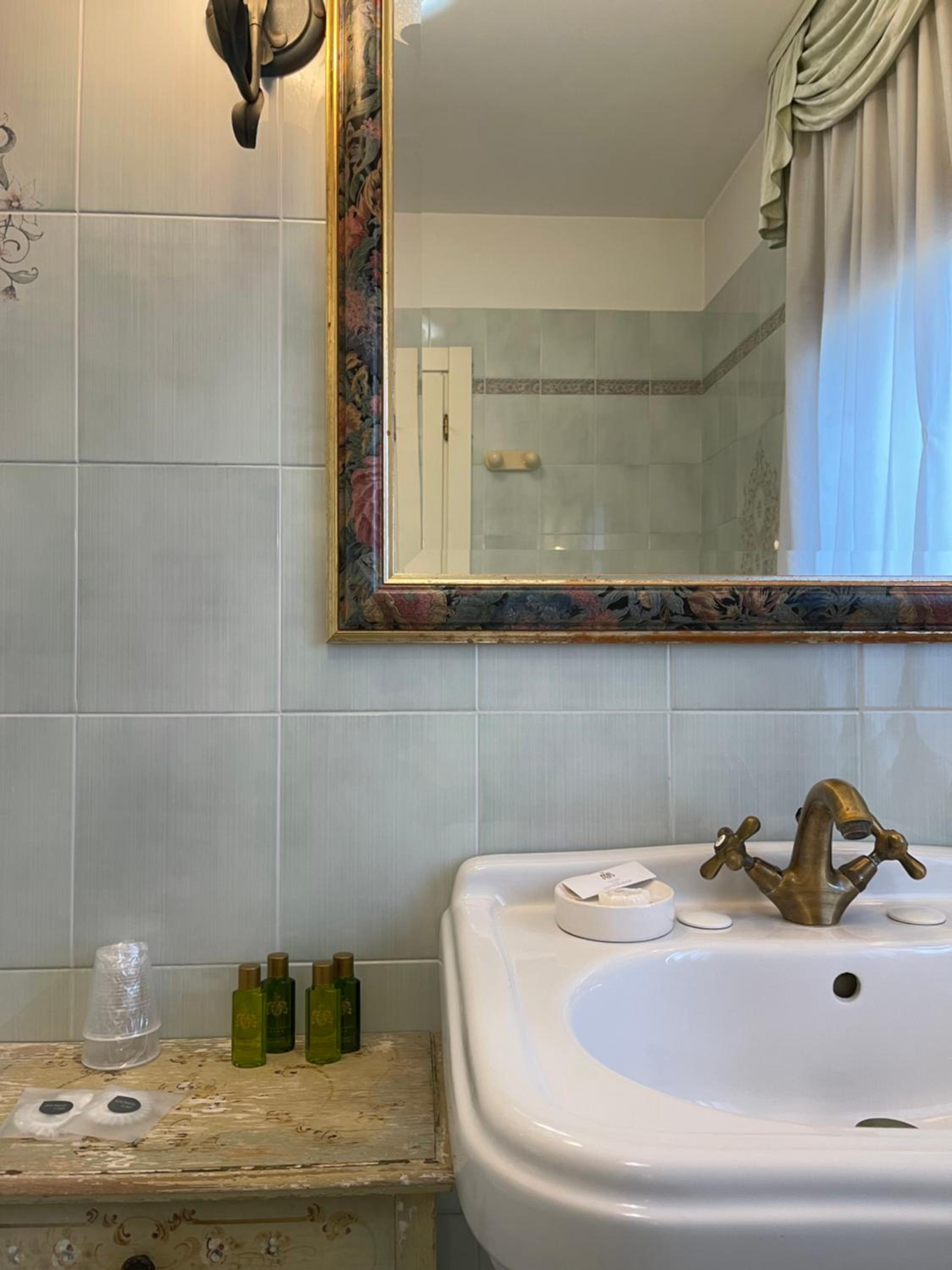 Executive Room - Photo 11