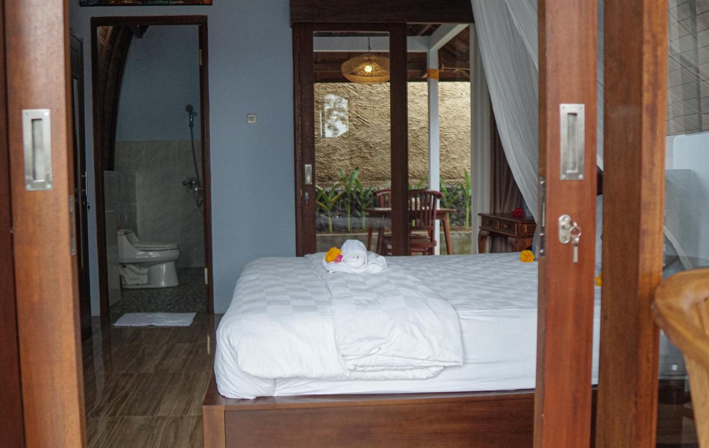 Double Room with Pool View - Photo 29