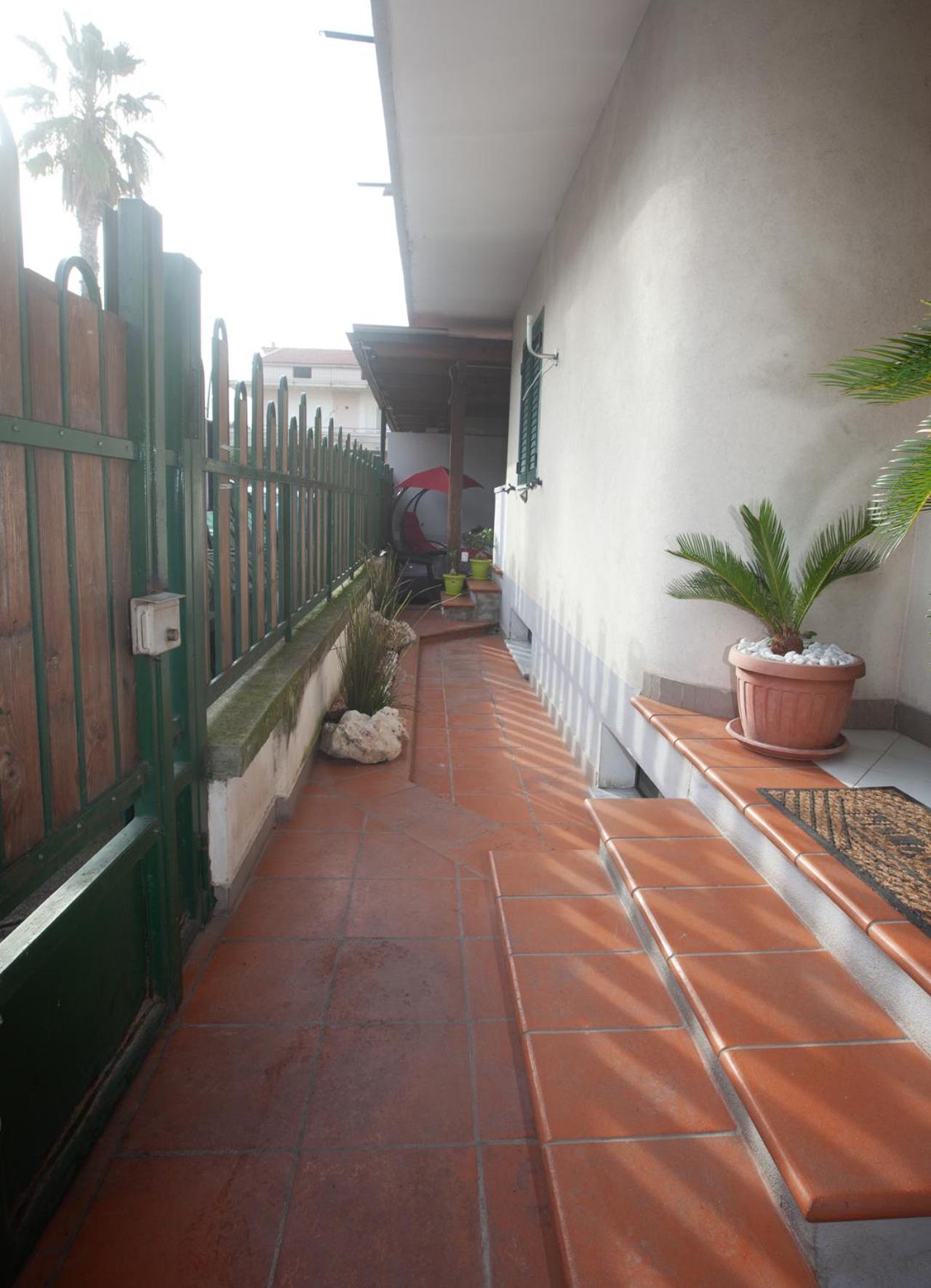 Apartment - Ground Floor photo 2