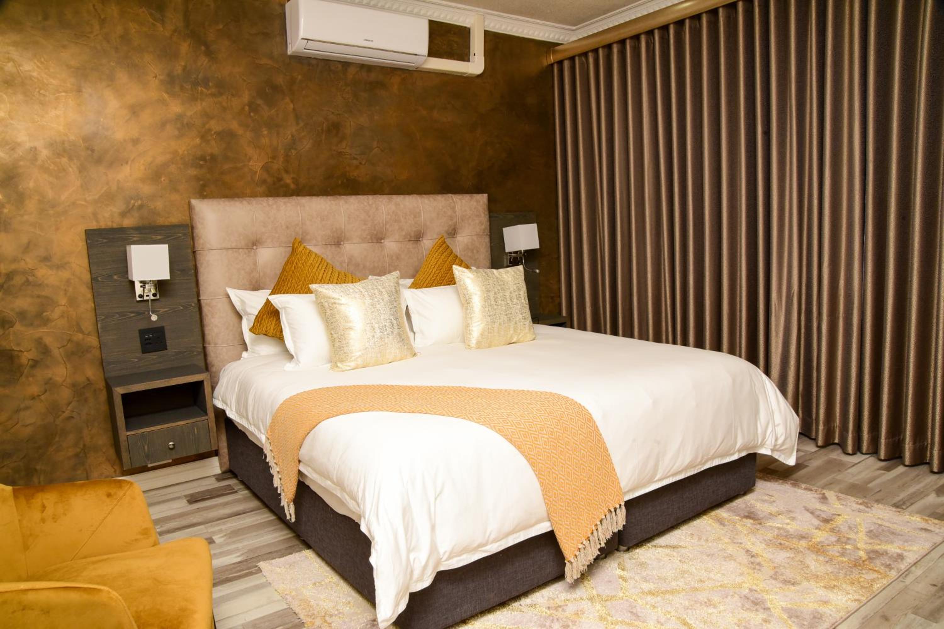 Deluxe Suite photo 1