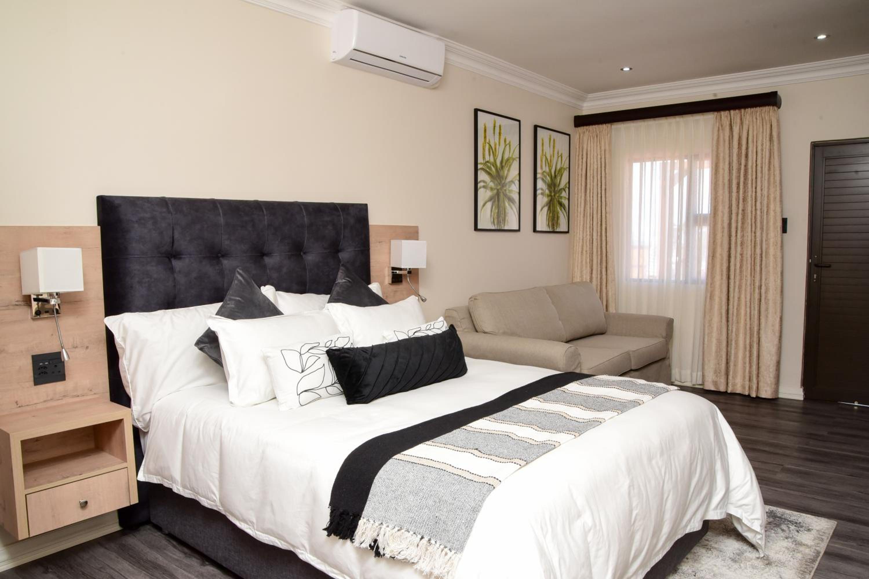 Deluxe Suite photo 1