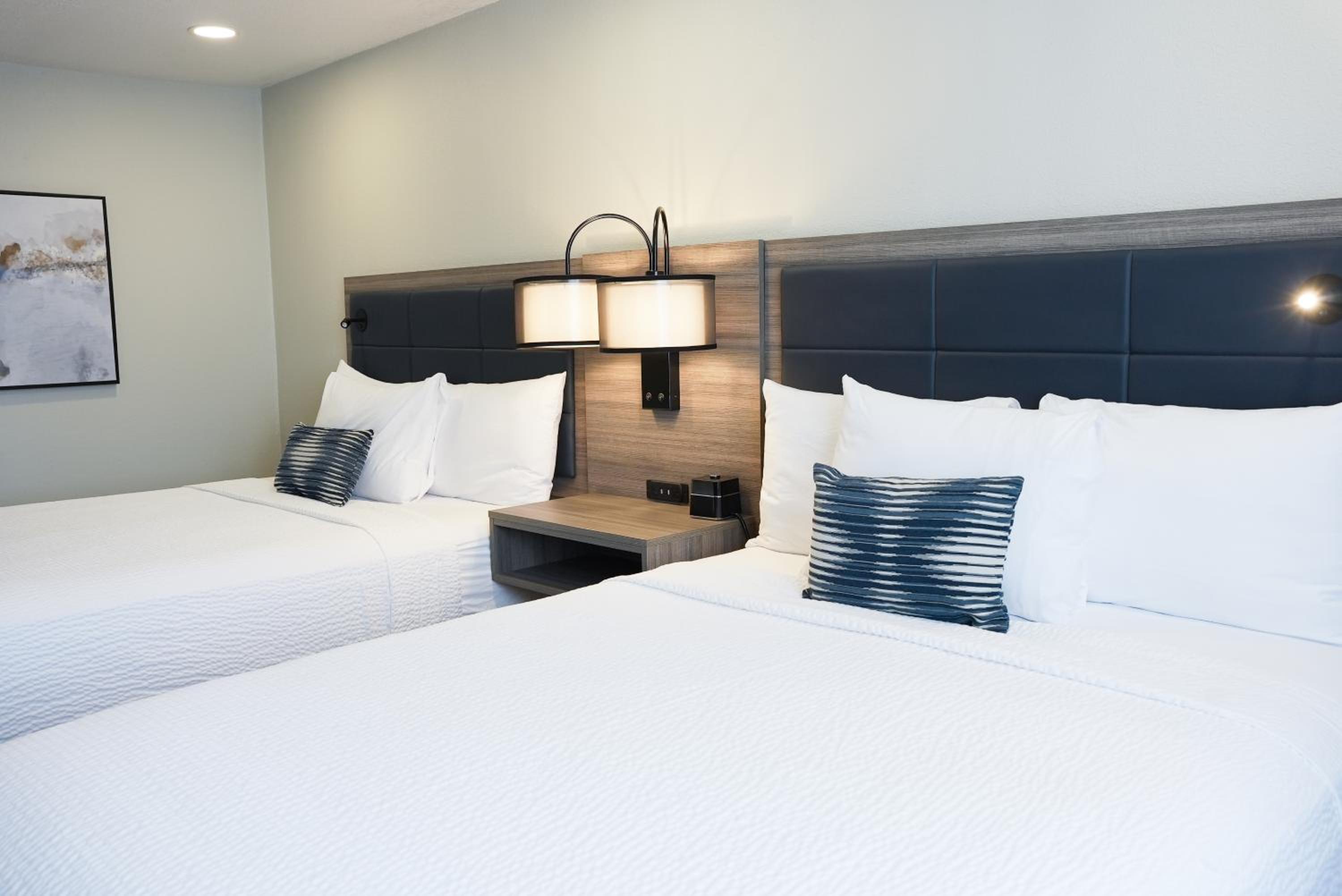 Queen Room with Two Queen Beds - Non-Smoking - Photo 1