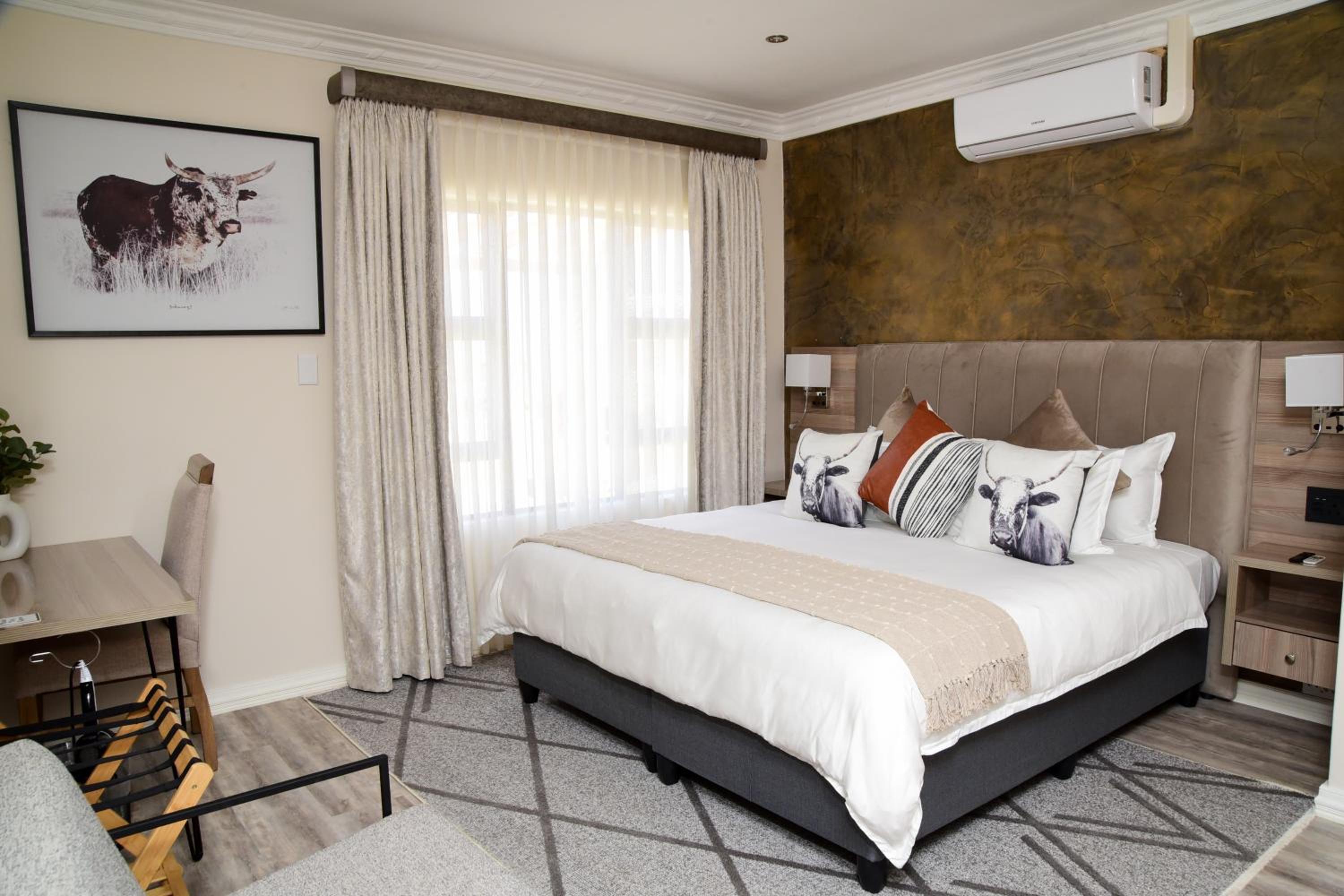 Queen Suite photo 1