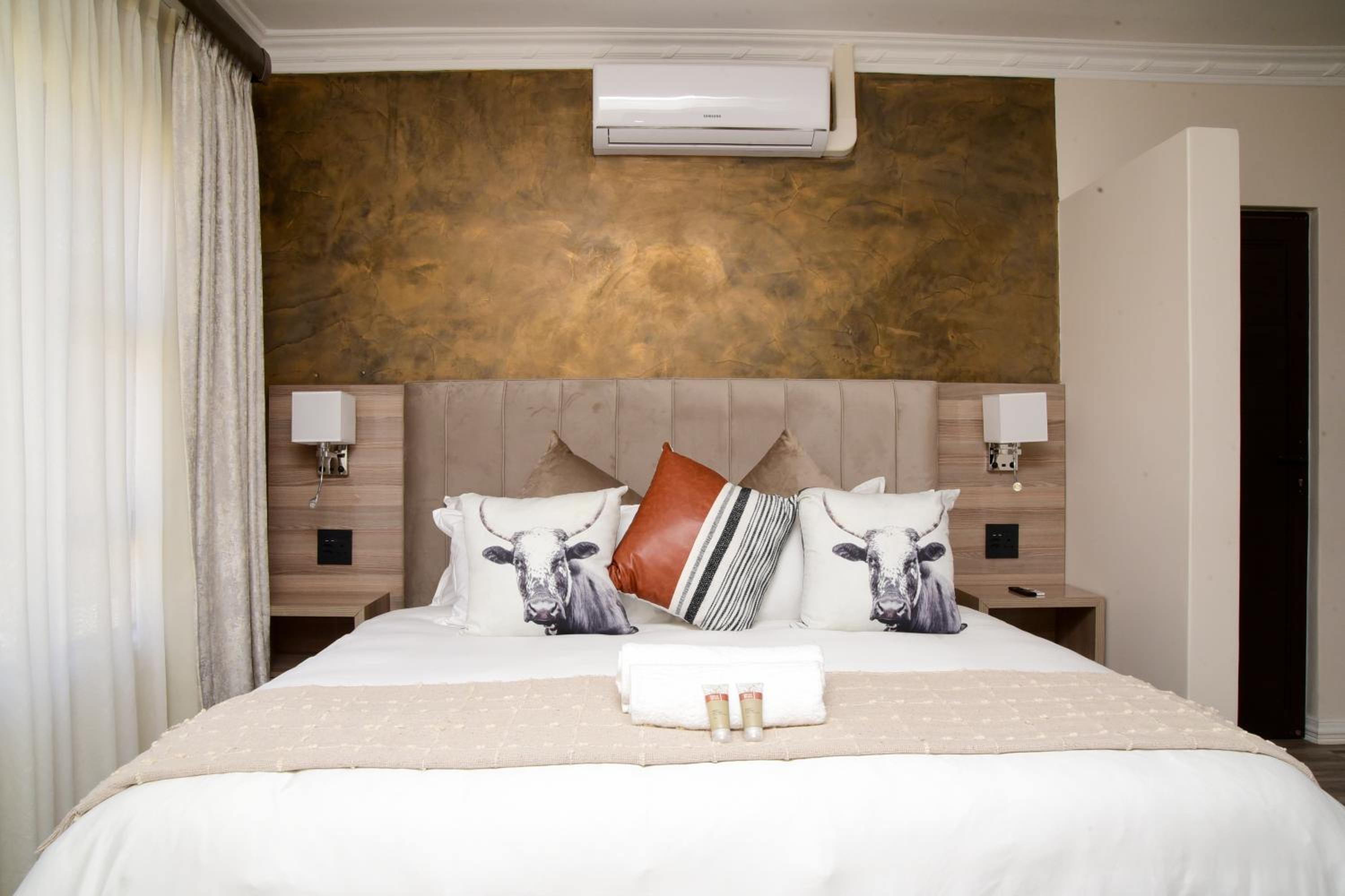 Queen Suite photo 3