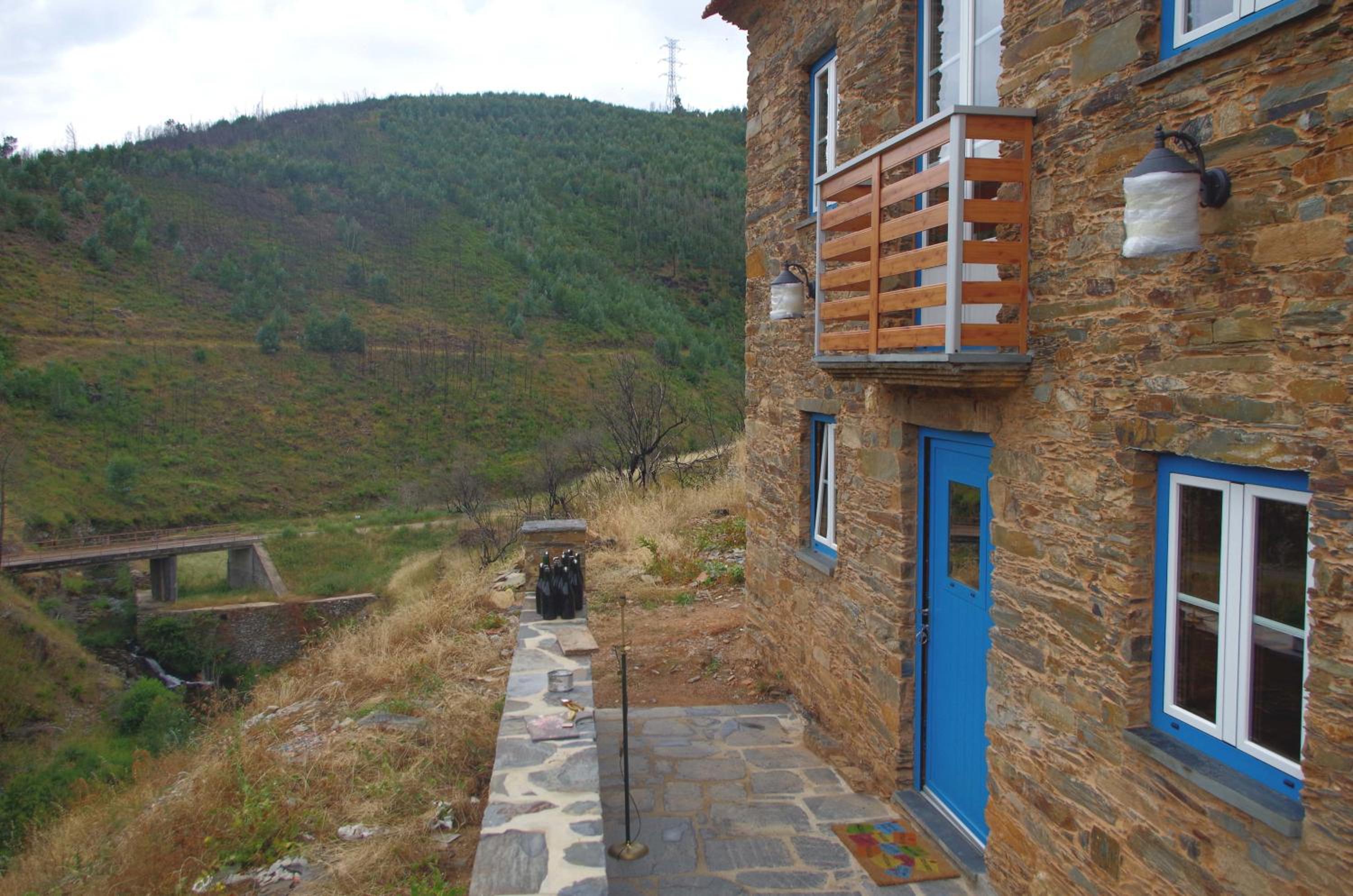 Two-Bedroom House - Photo 18