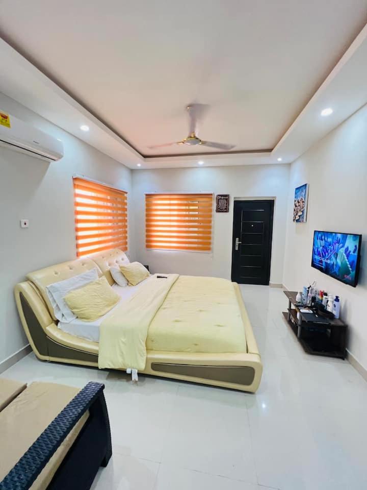 Three-Bedroom House photo 2