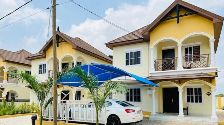 Three-Bedroom House photo 1
