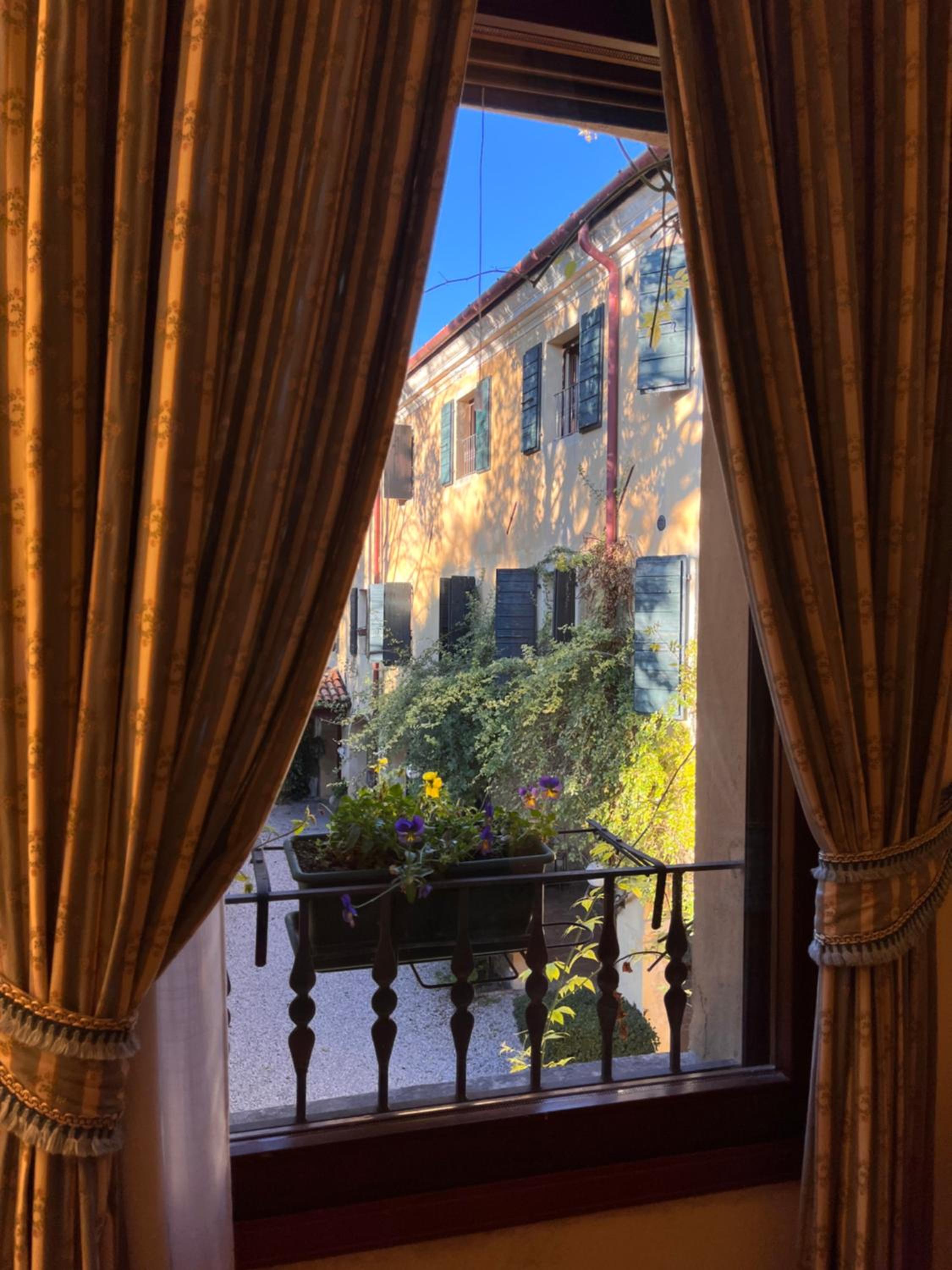Suite - Photo 8