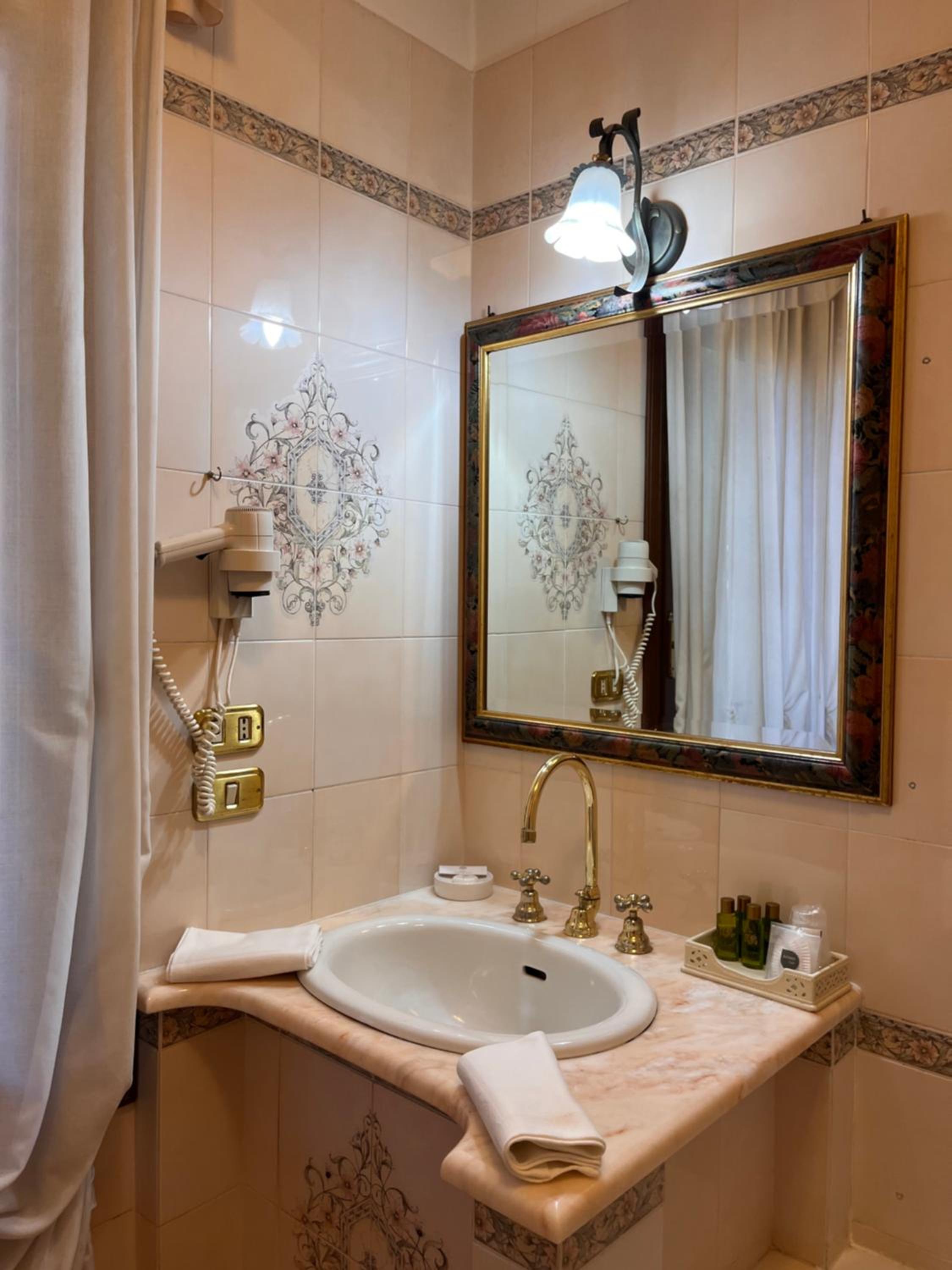 Suite - Photo 7
