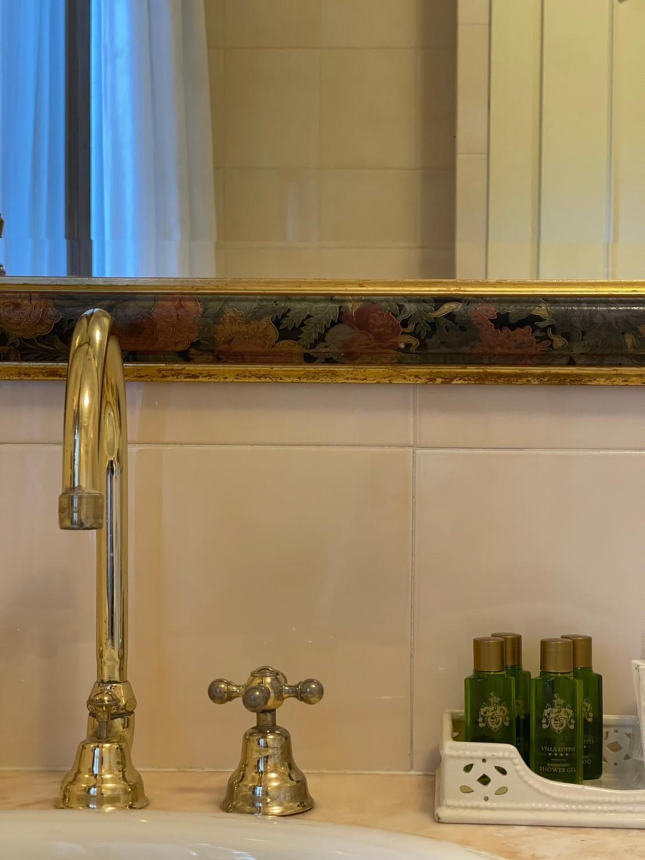 Suite - Photo 19