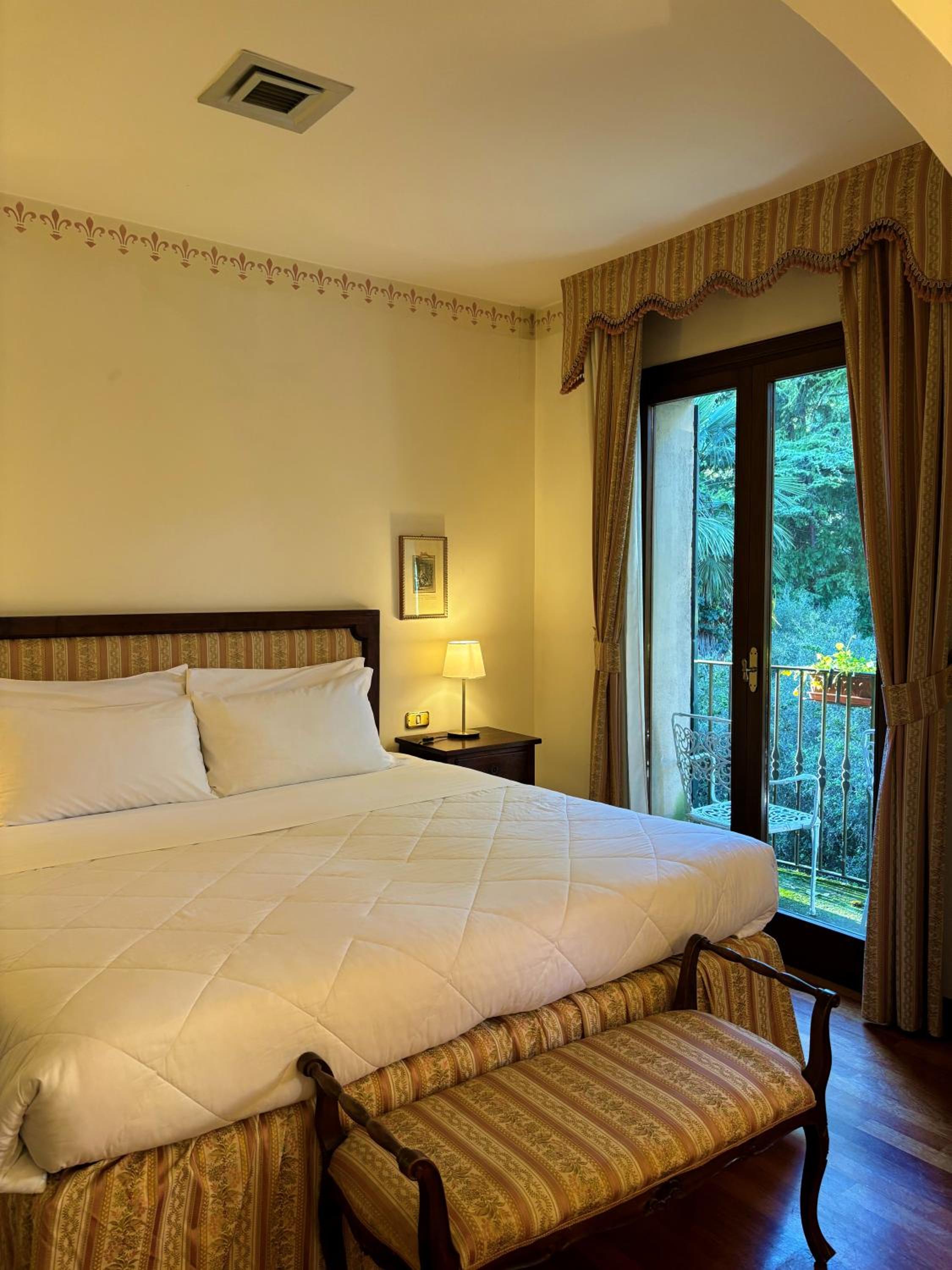 Suite - Photo 10