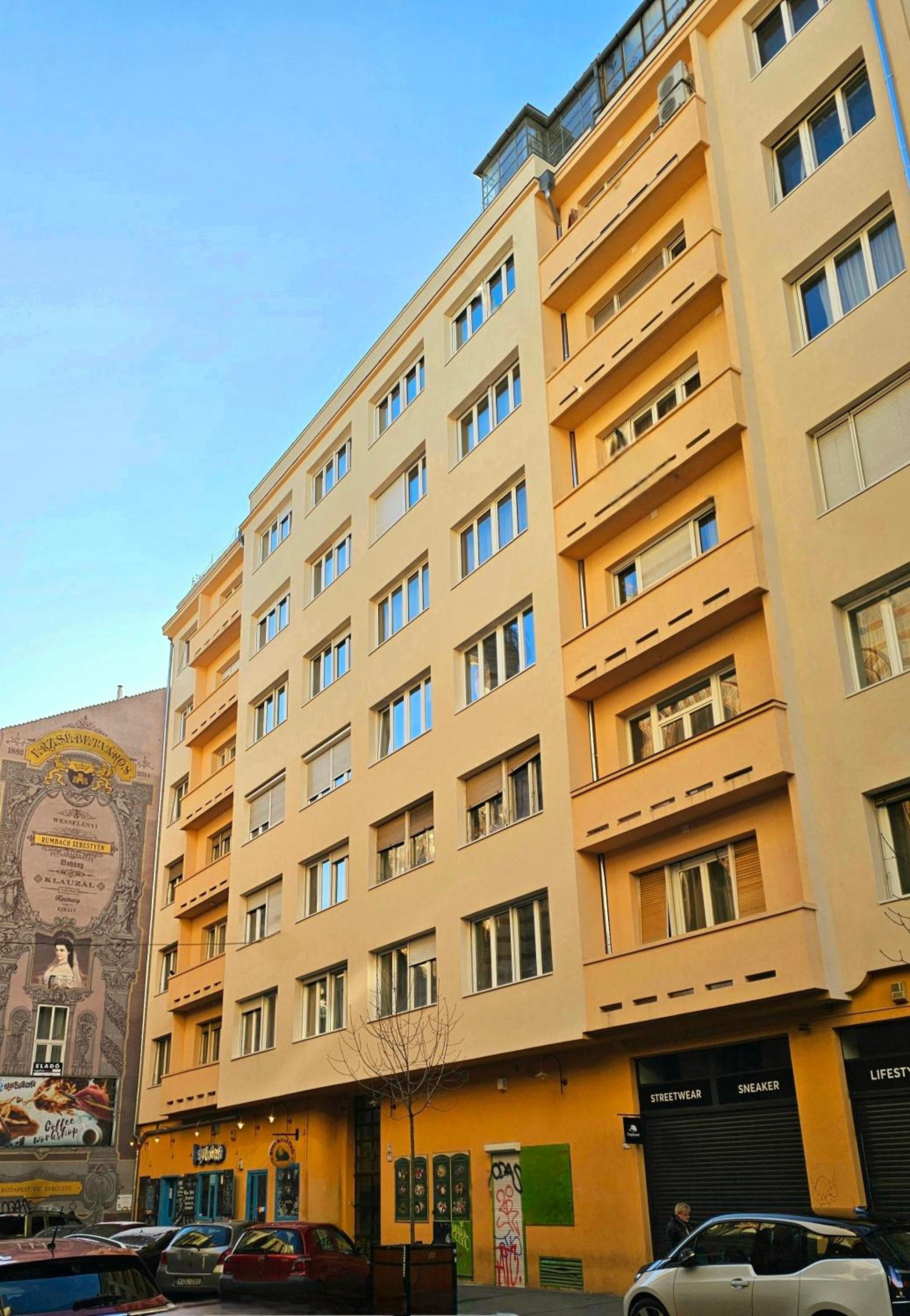 Apartment with Terrace - Photo 24