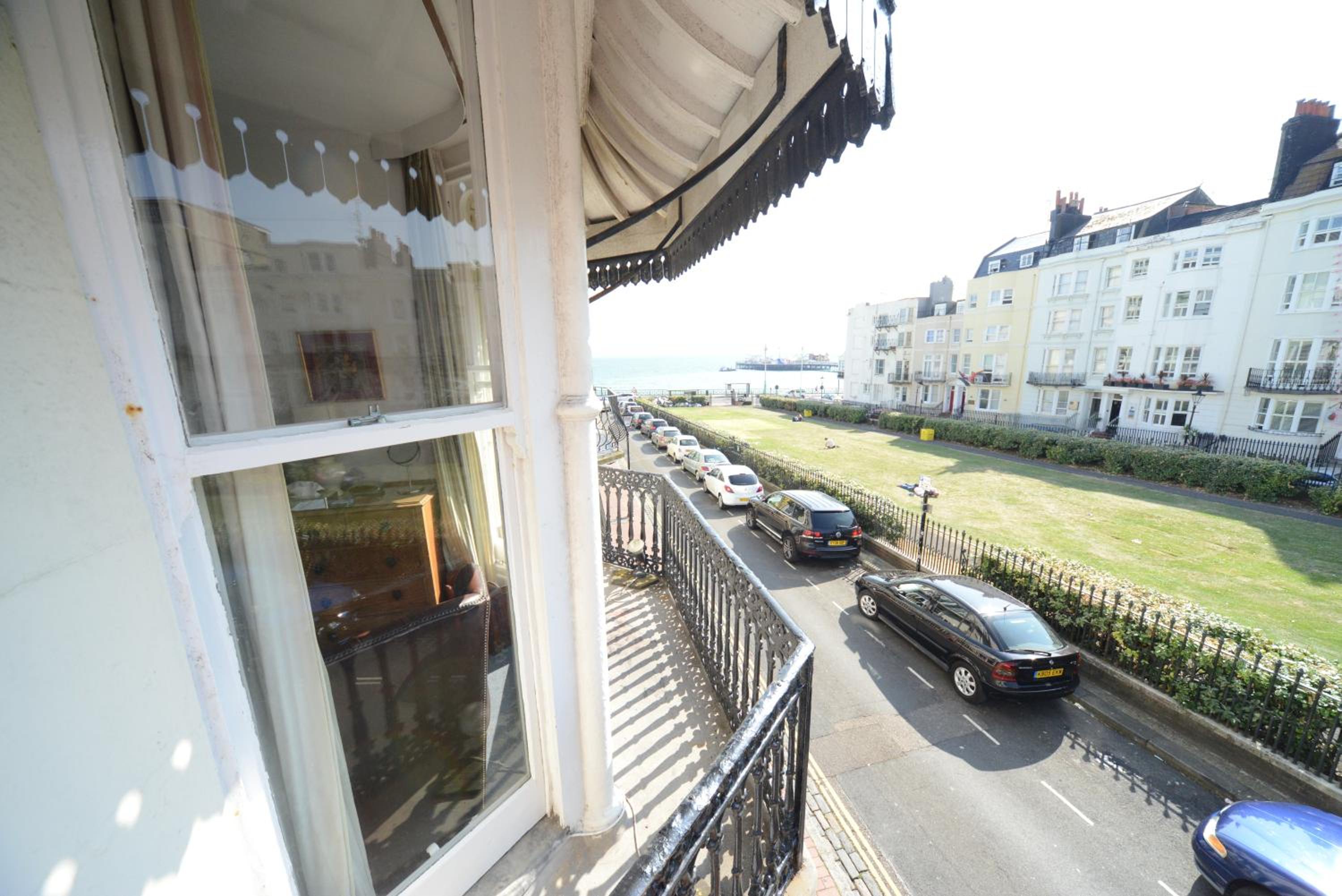 Double Room with Balcony - Photo 5