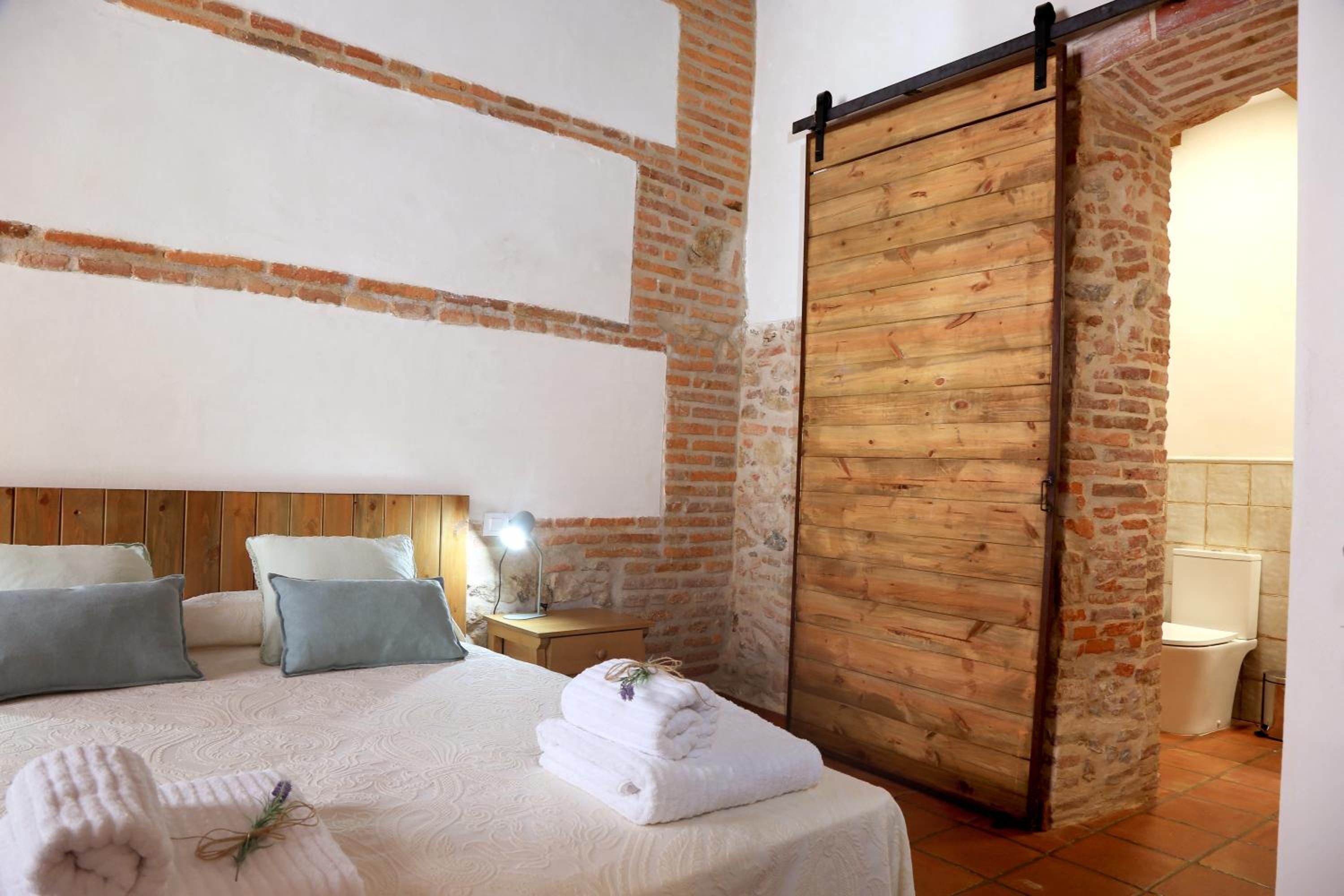 Double Room with Private Bathroom photo 3