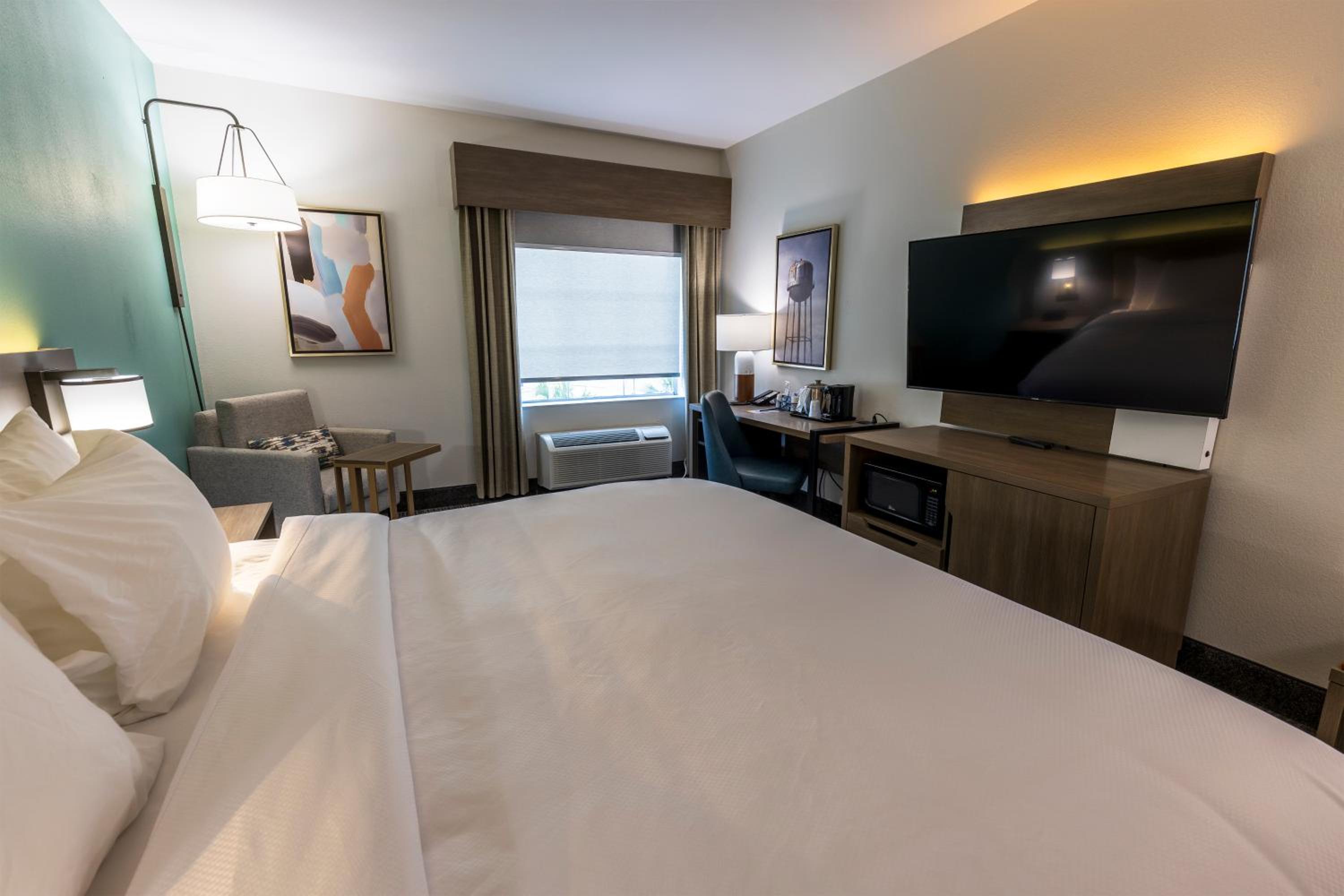 King Room - Non Smoking - Photo 2